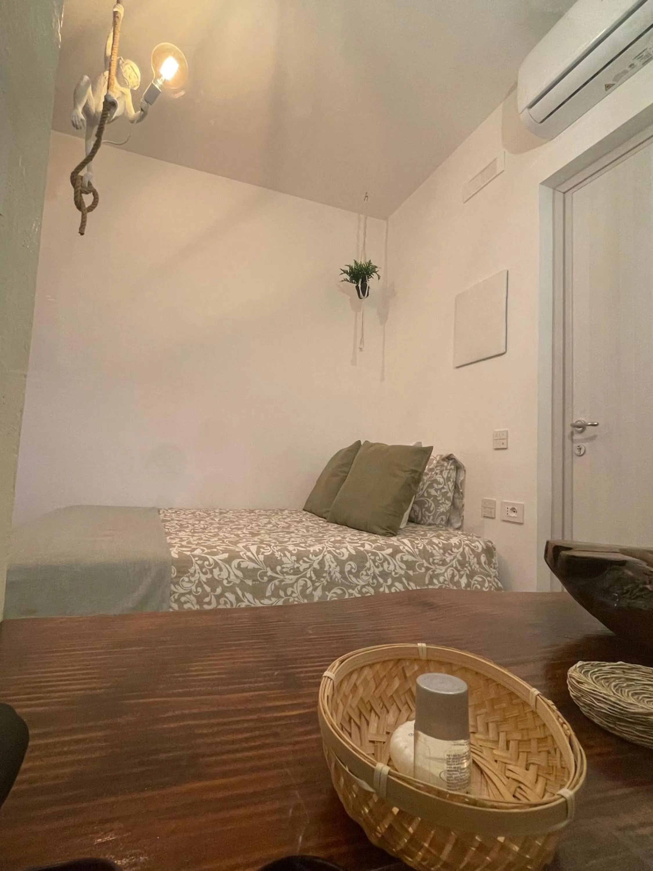 Bed in Urban jungle rooms