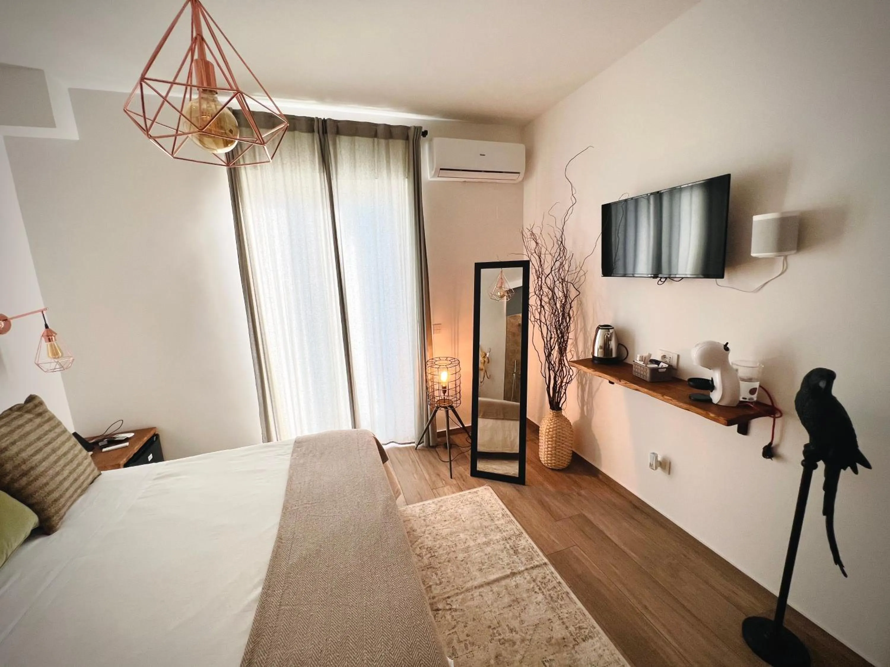 Bed in Urban jungle rooms