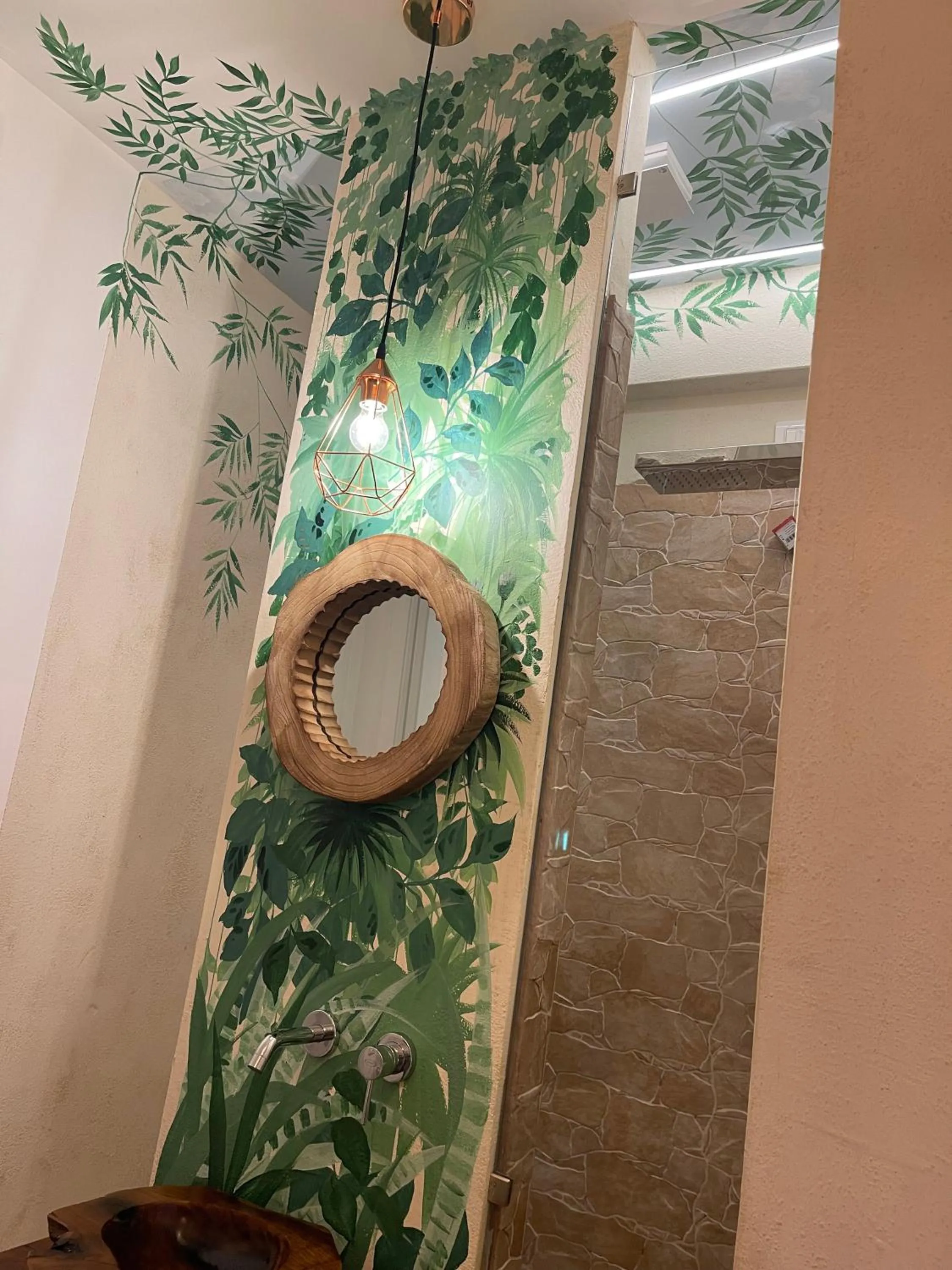 Shower in Urban jungle rooms