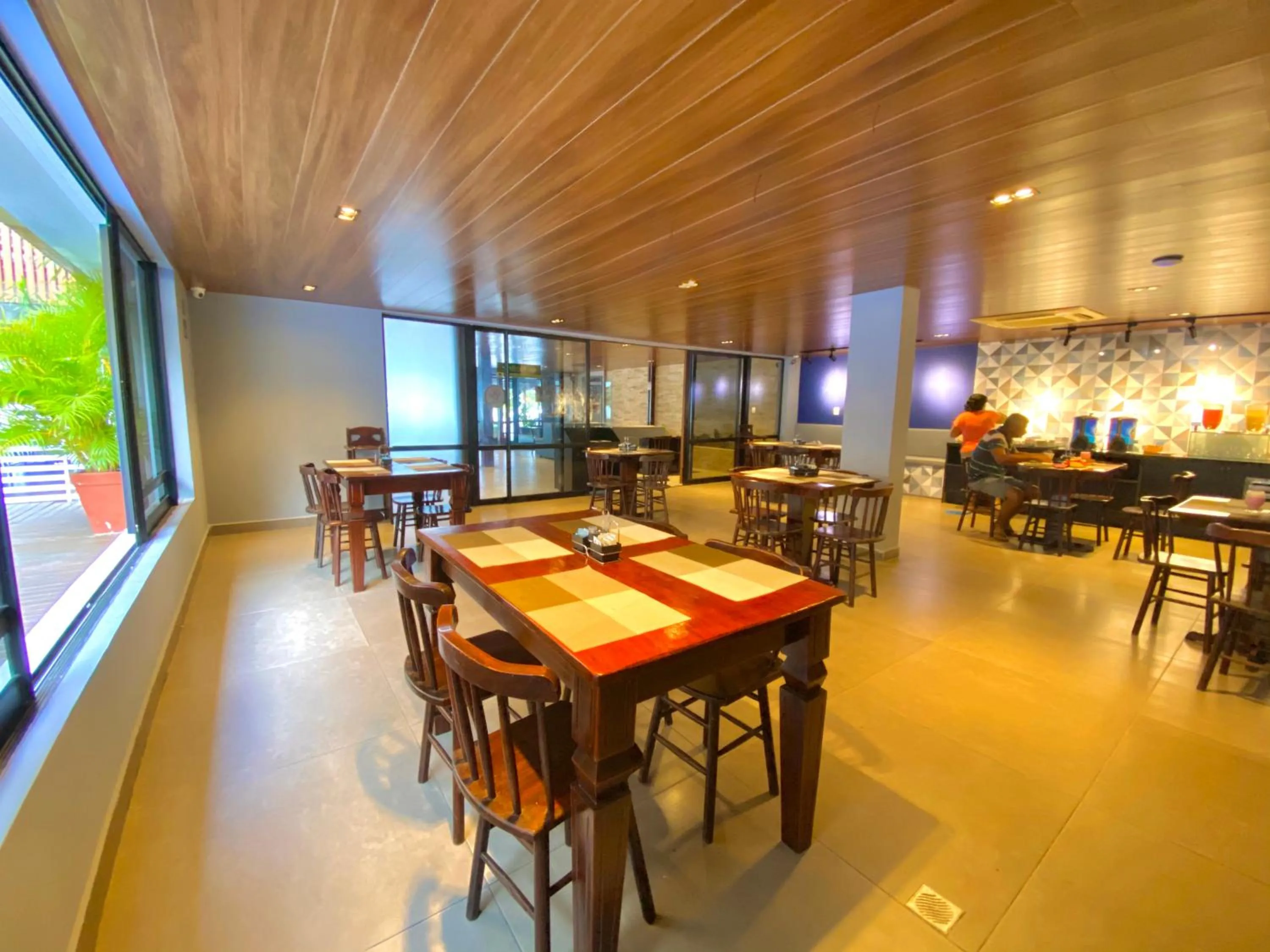 Restaurant/places to eat in Bessa Beach Hotel