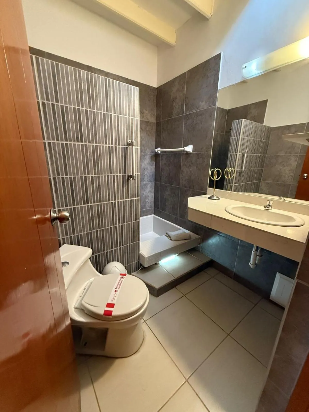 Shower in Hosteria Suiza