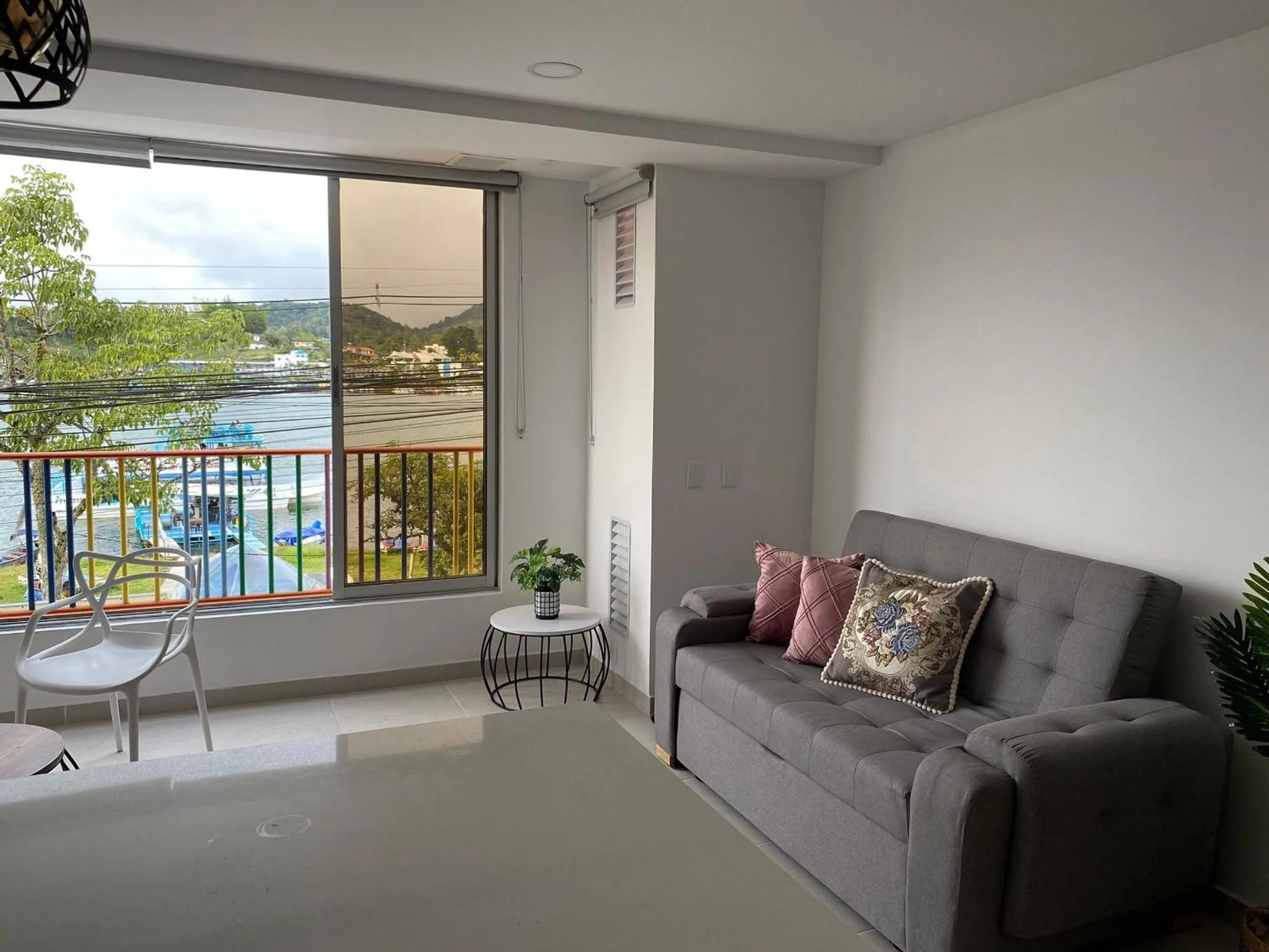 On site in Apartamentos Avenida del malecón, frente al lago. Guatape