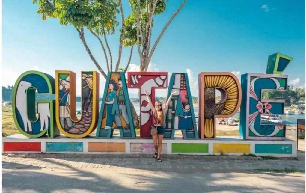 Apartamentos Avenida del malecón, frente al lago. Guatape
