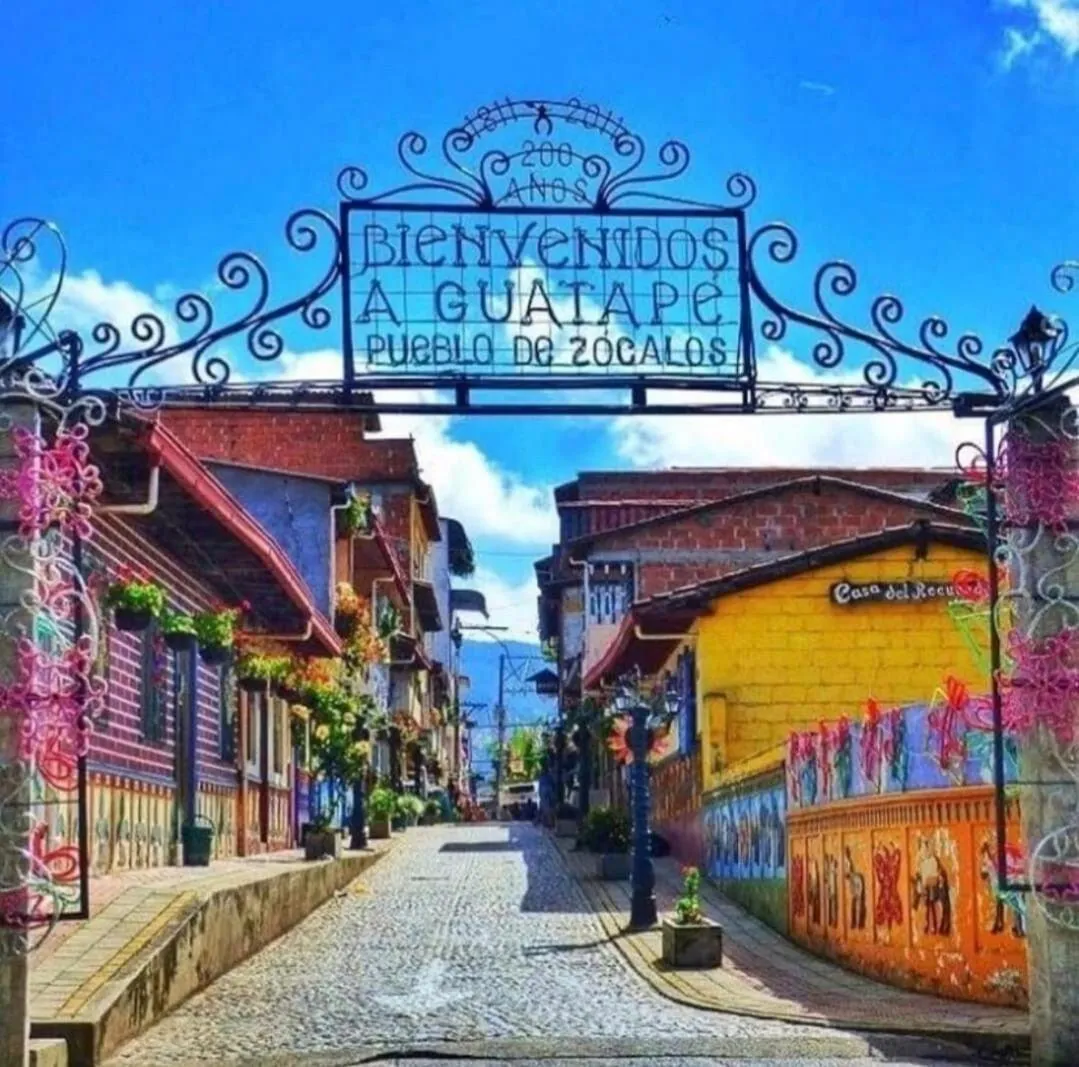 Apartamentos Avenida del malecón, frente al lago. Guatape