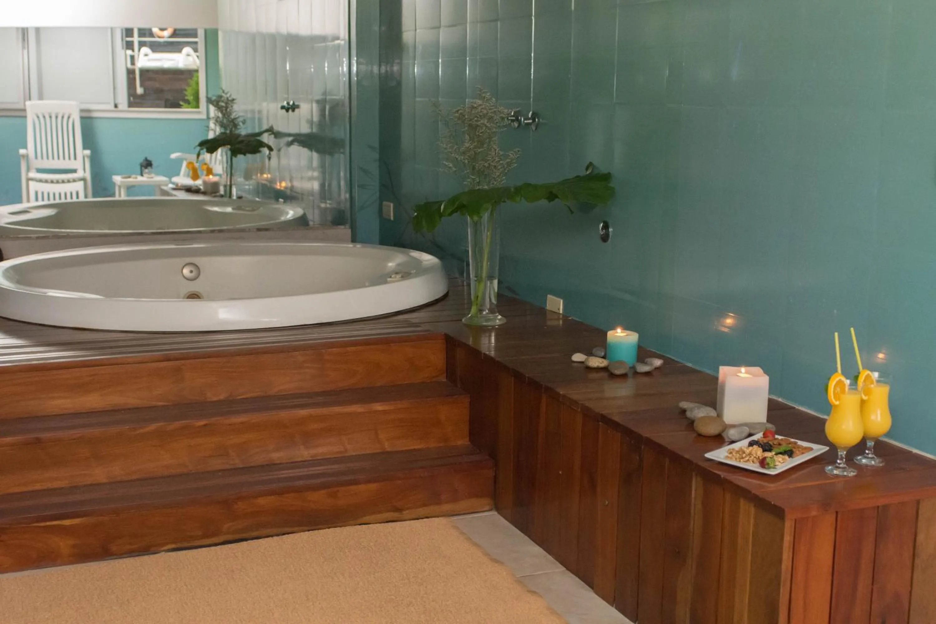 Hot Tub in Maran Suites & Towers