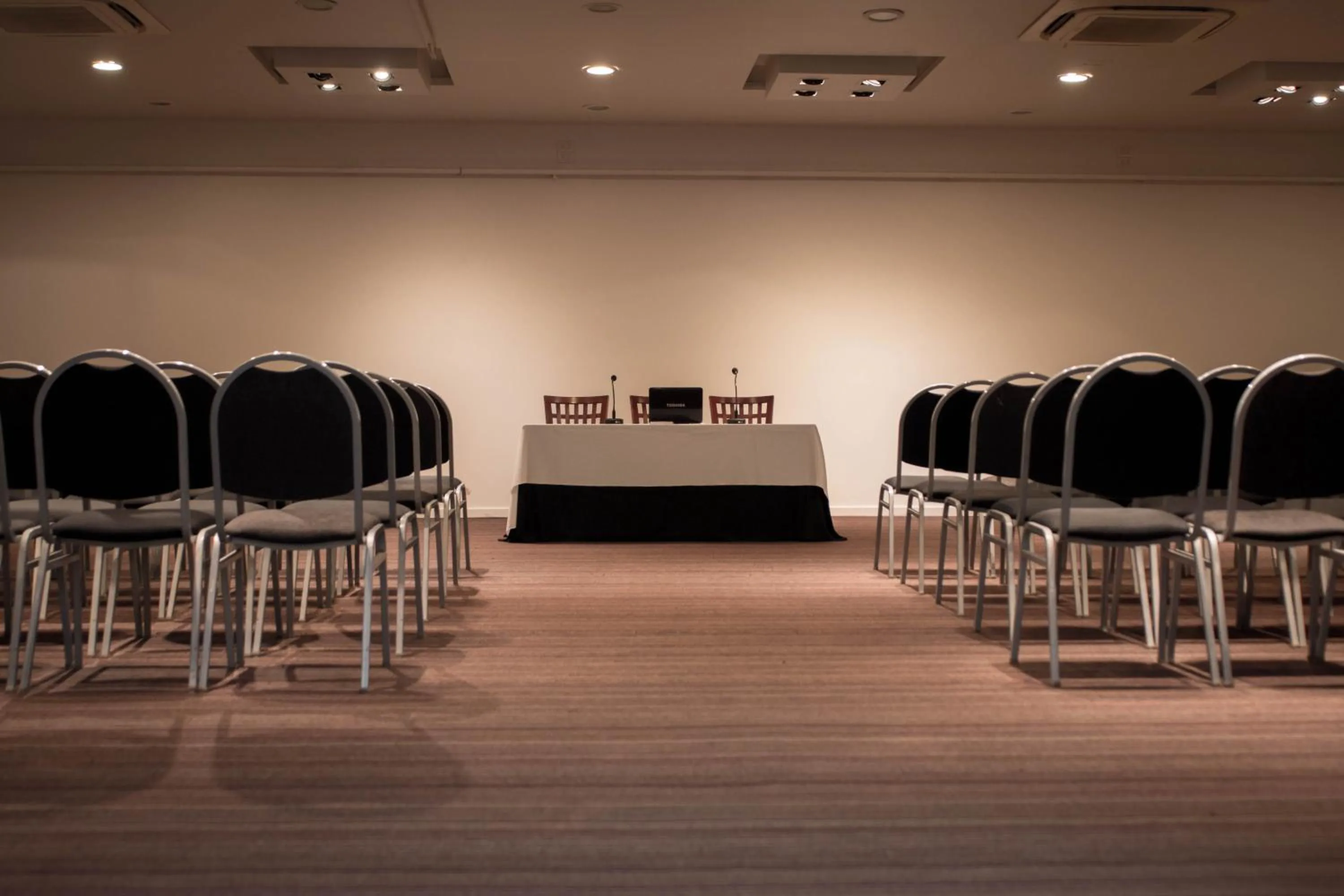 Business facilities in Maran Suites & Towers