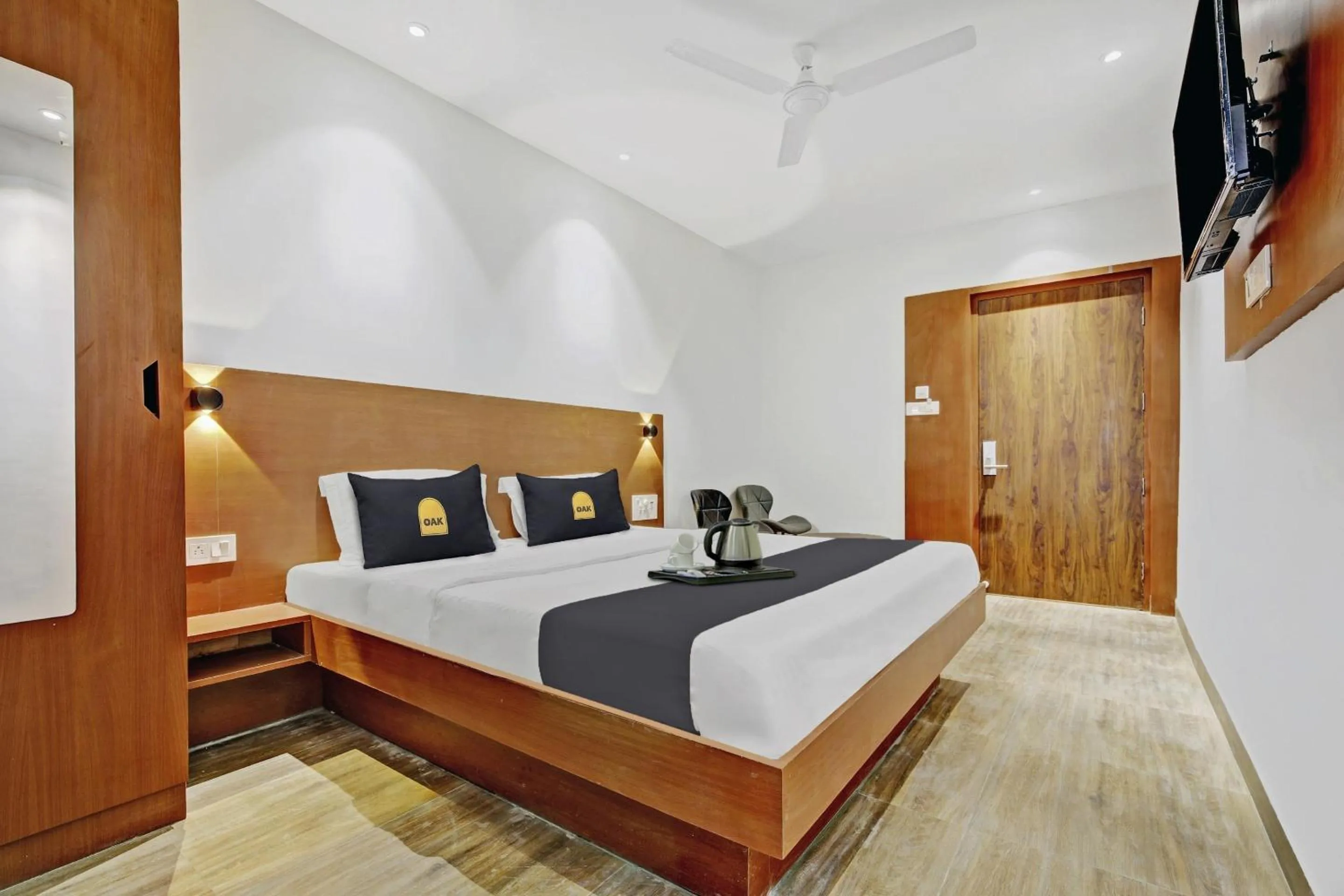 Bedroom in Townhouse OAK Hi-City