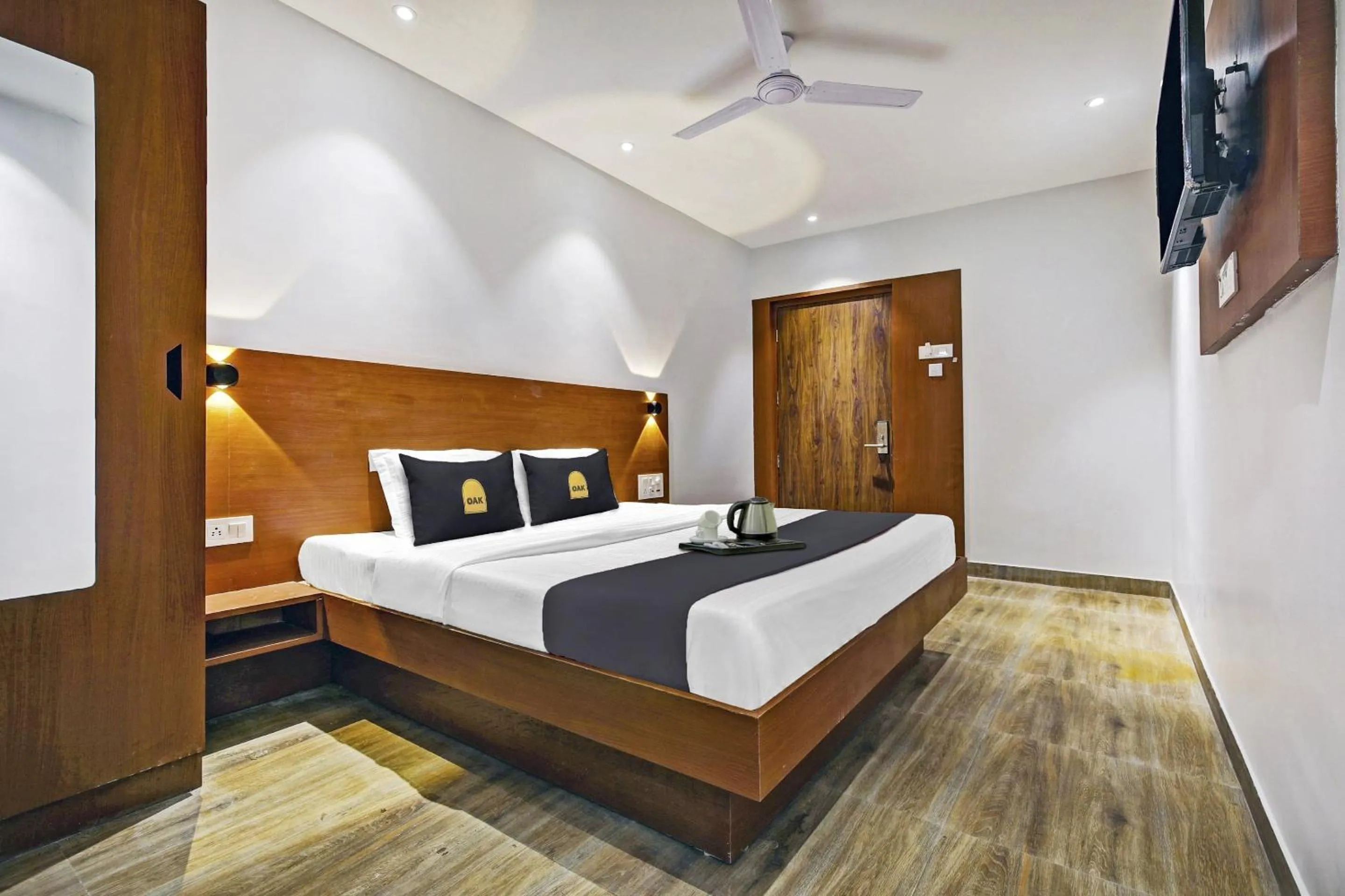 Bedroom in Townhouse OAK Hi-City