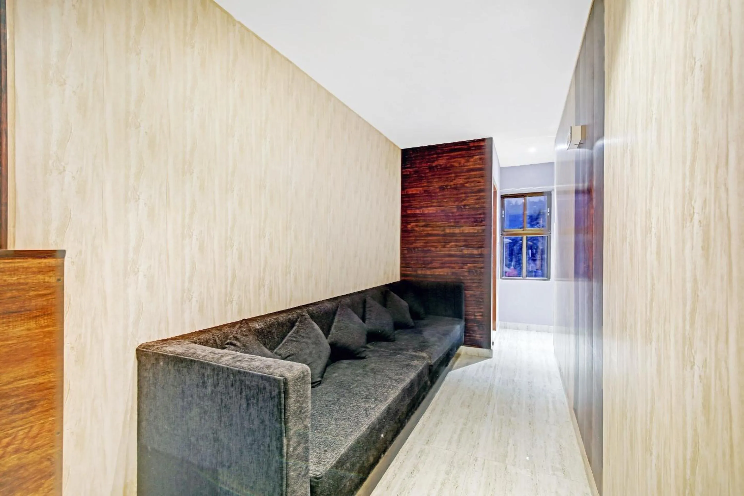 Lobby or reception in Townhouse OAK Hi-City