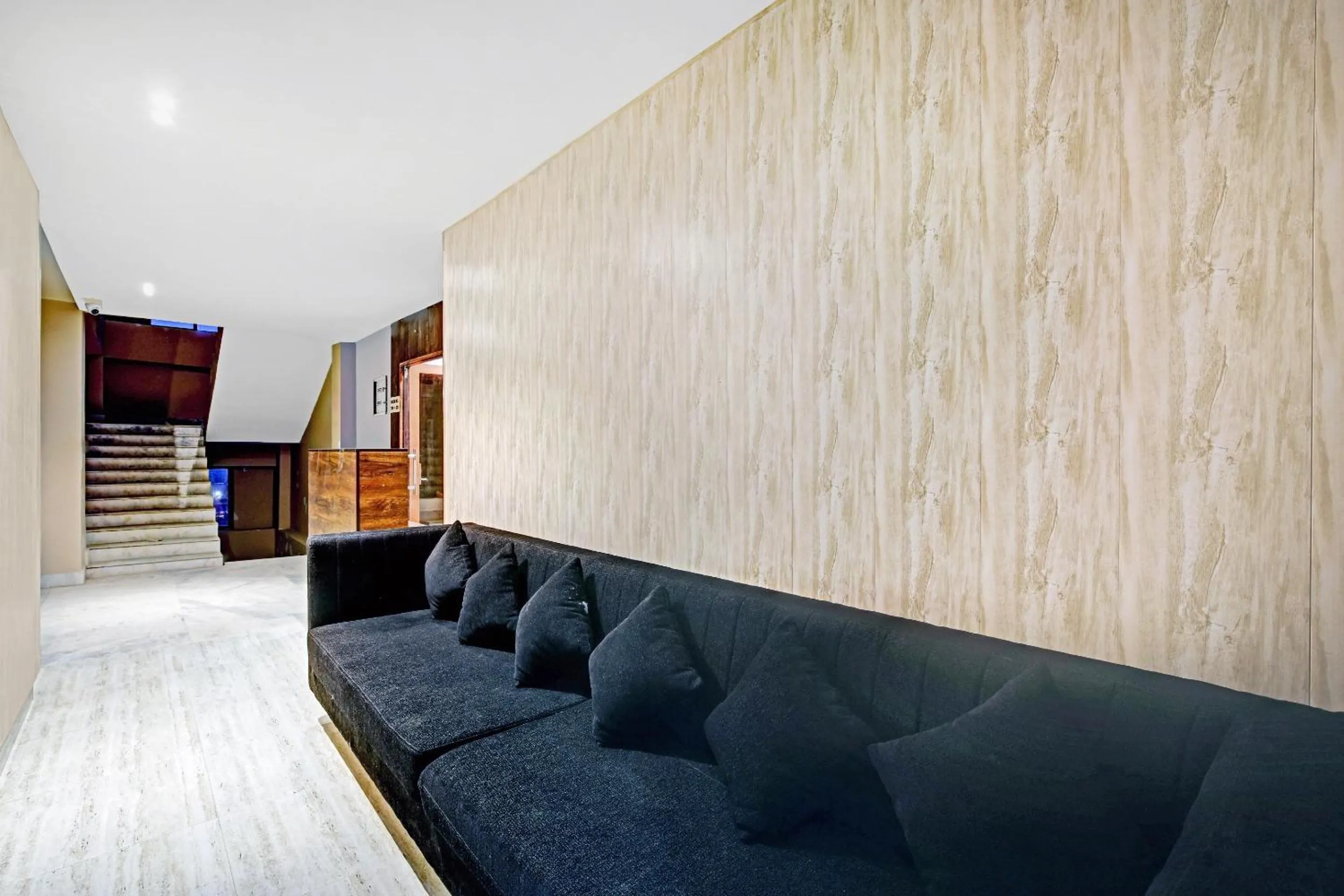 Lobby or reception in Townhouse OAK Hi-City