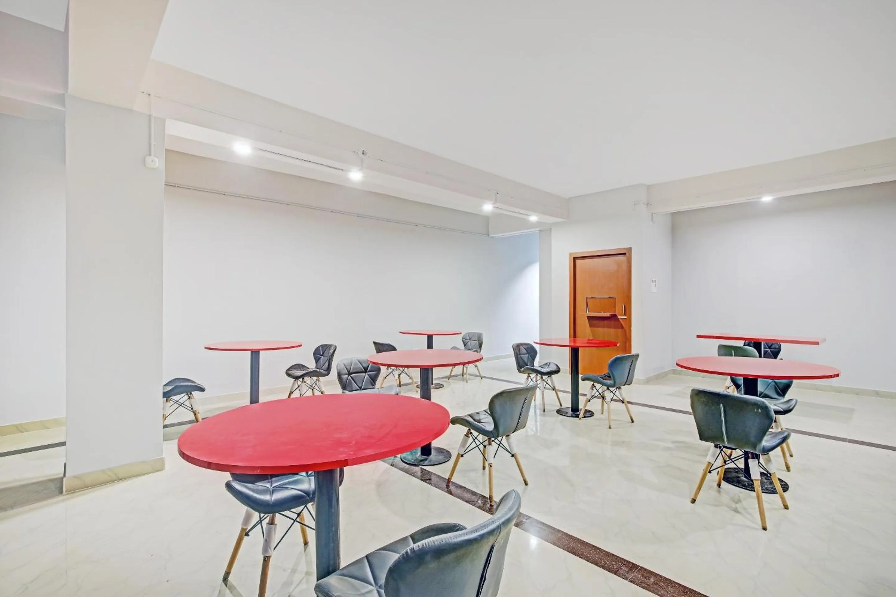 Restaurant/places to eat in Townhouse OAK Hi-City