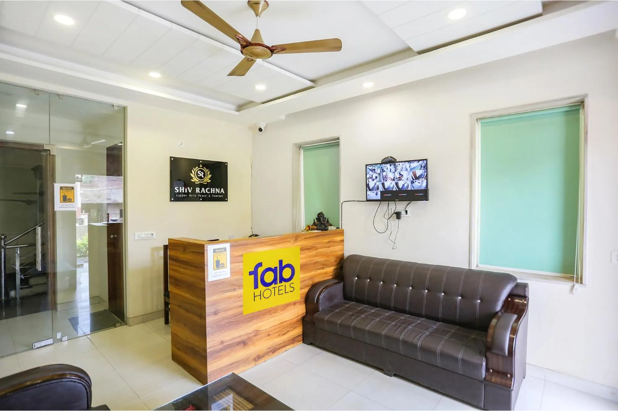 Lobby or reception in FabHotel Shiv Rachna - Mansarovar