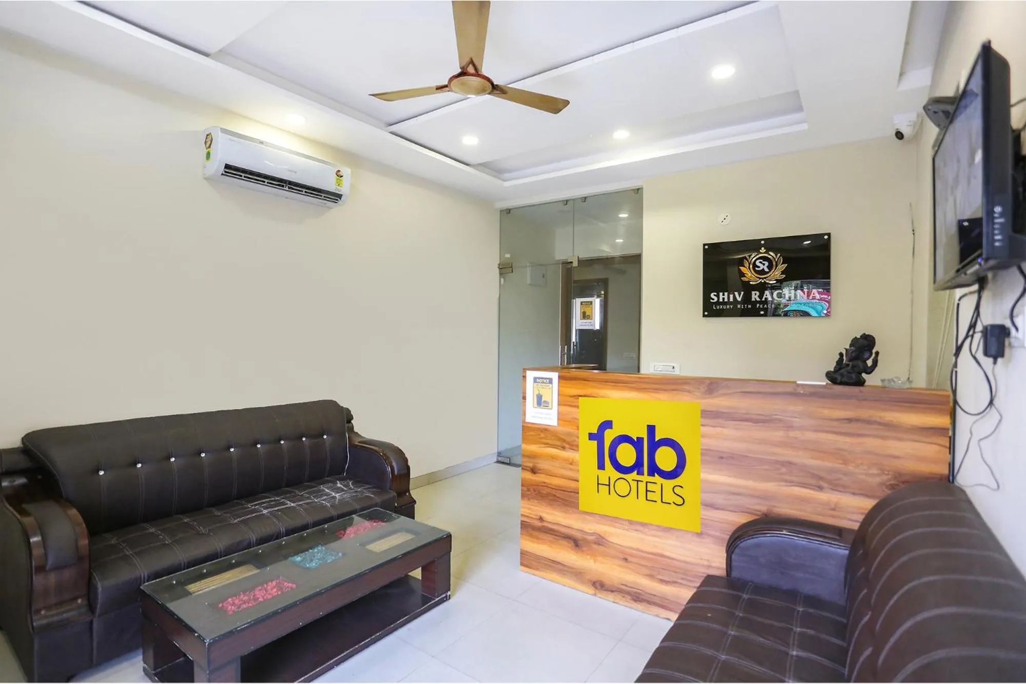 Lobby or reception in FabHotel Shiv Rachna - Mansarovar
