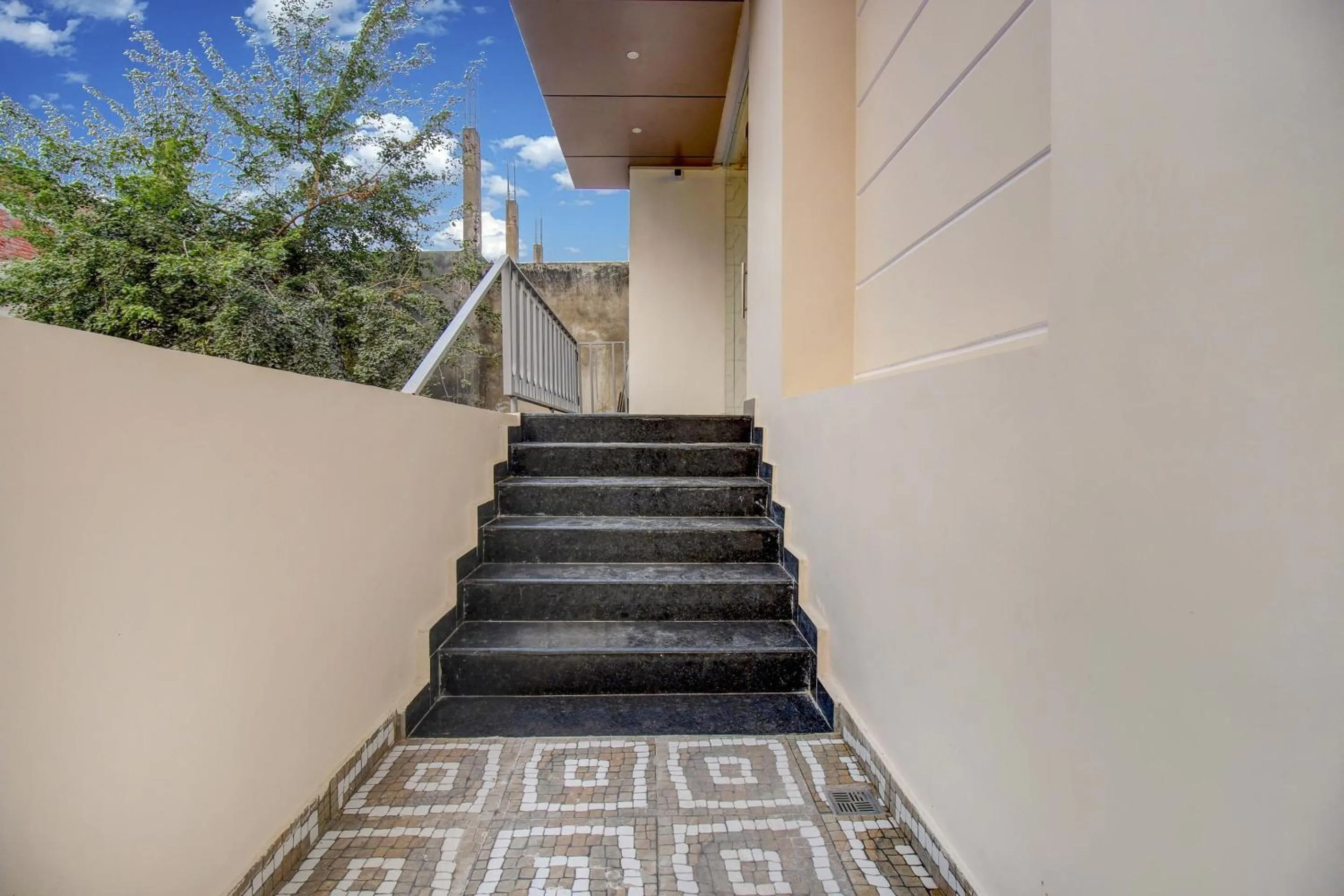 Facade/entrance in Super Townhouse OAK Aurelia Grand
