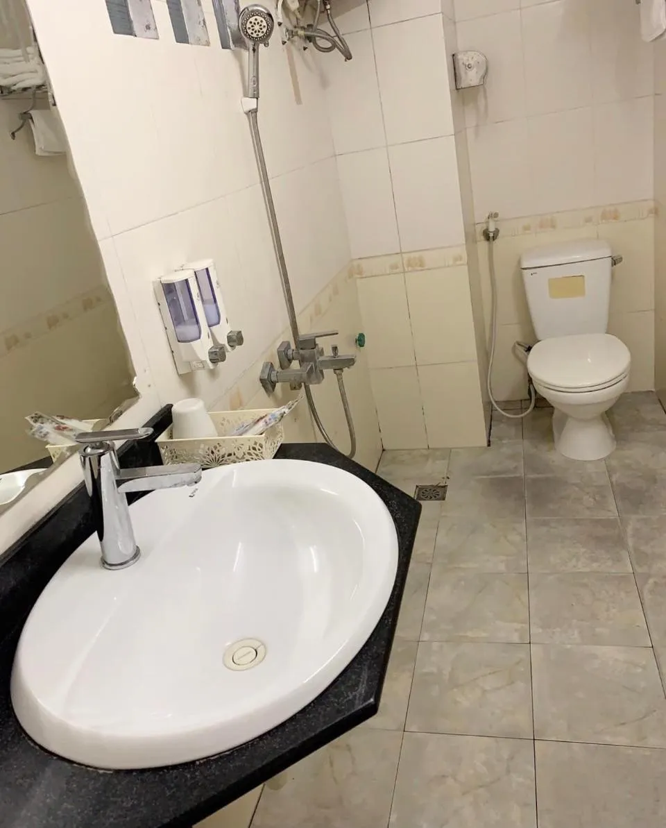 Bathroom in Valentine Hotel Hanoi