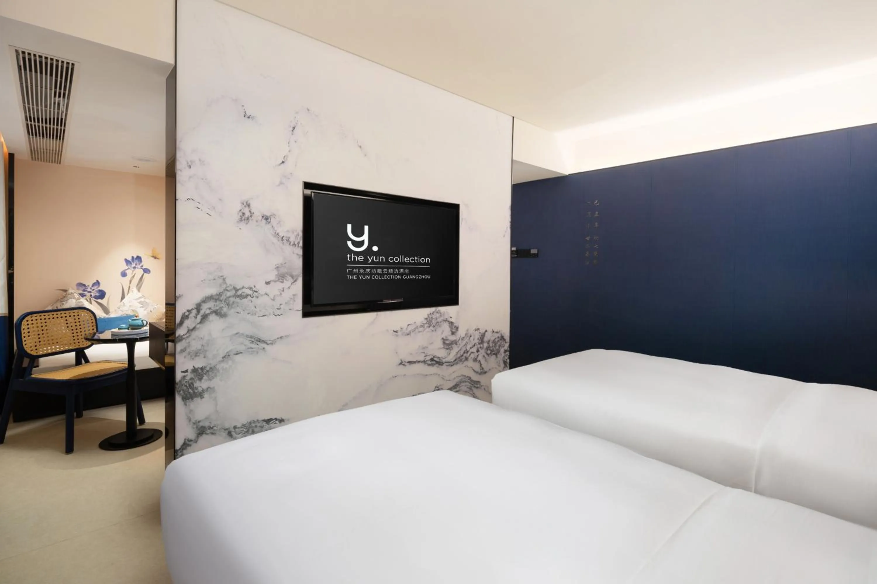 Photo of the whole room, Bed in The Yun Collection Guangzhou Yong Qing Fang