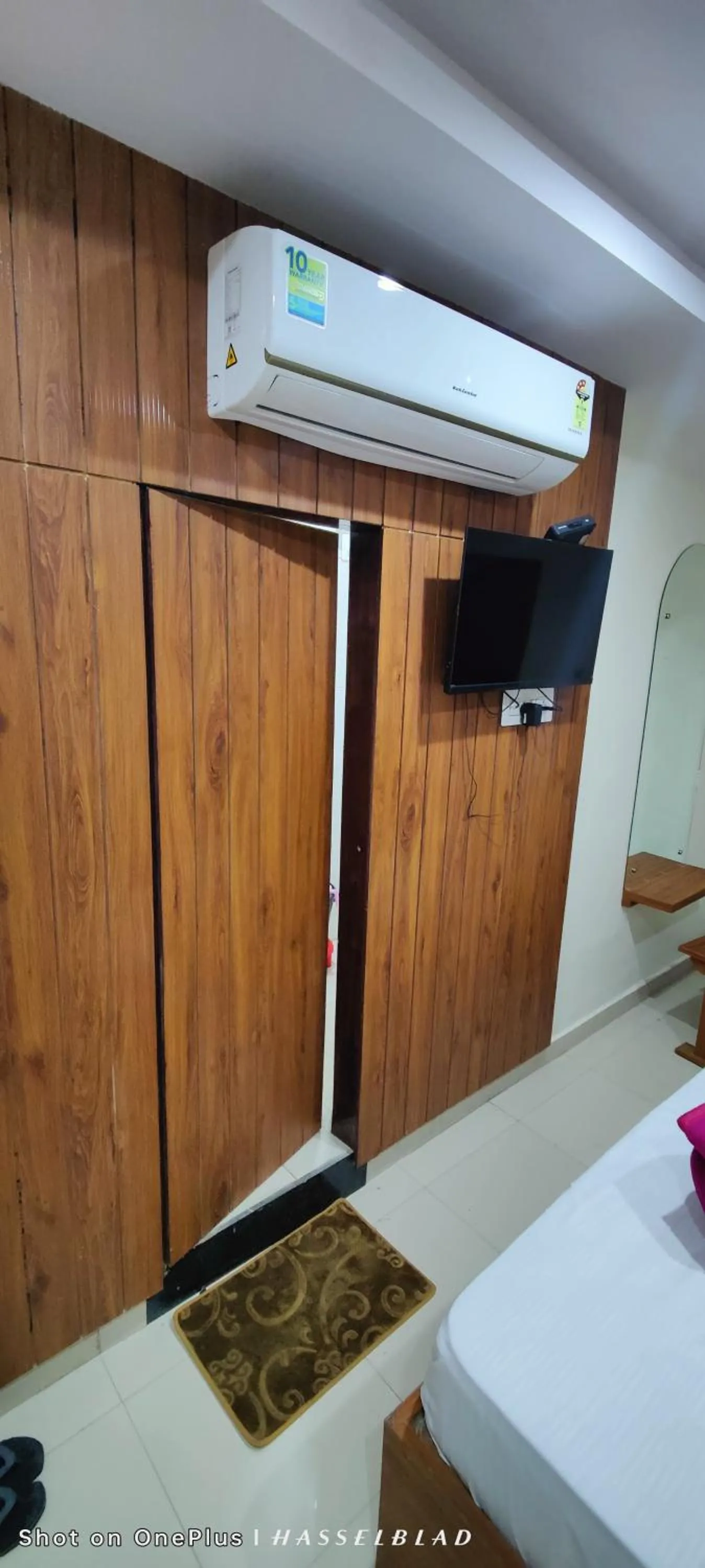 TV and multimedia, Bed in Hotel Siddhi Vinayak