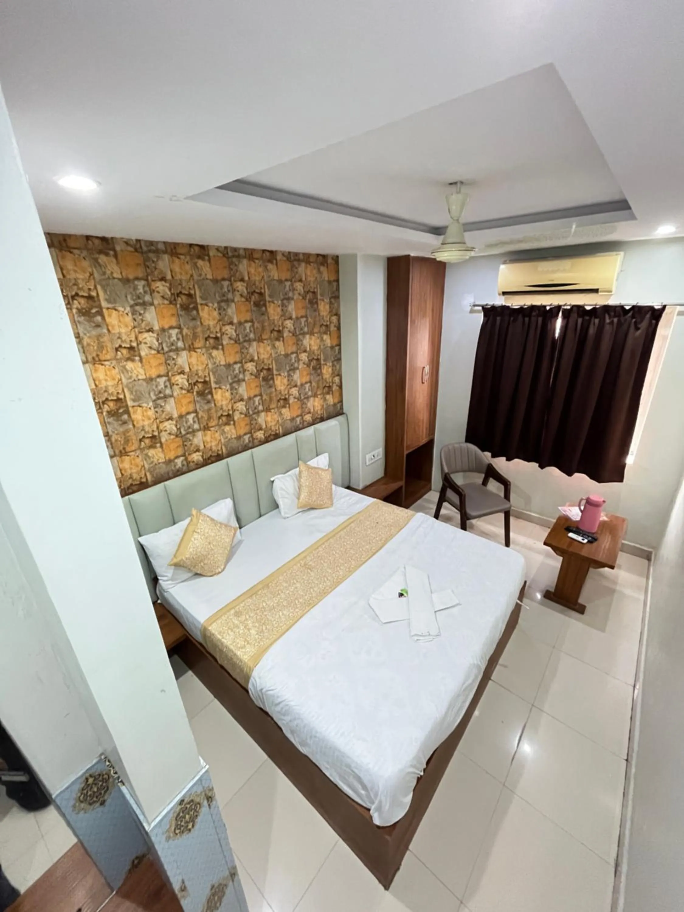 Bed in Hotel Siddhi Vinayak
