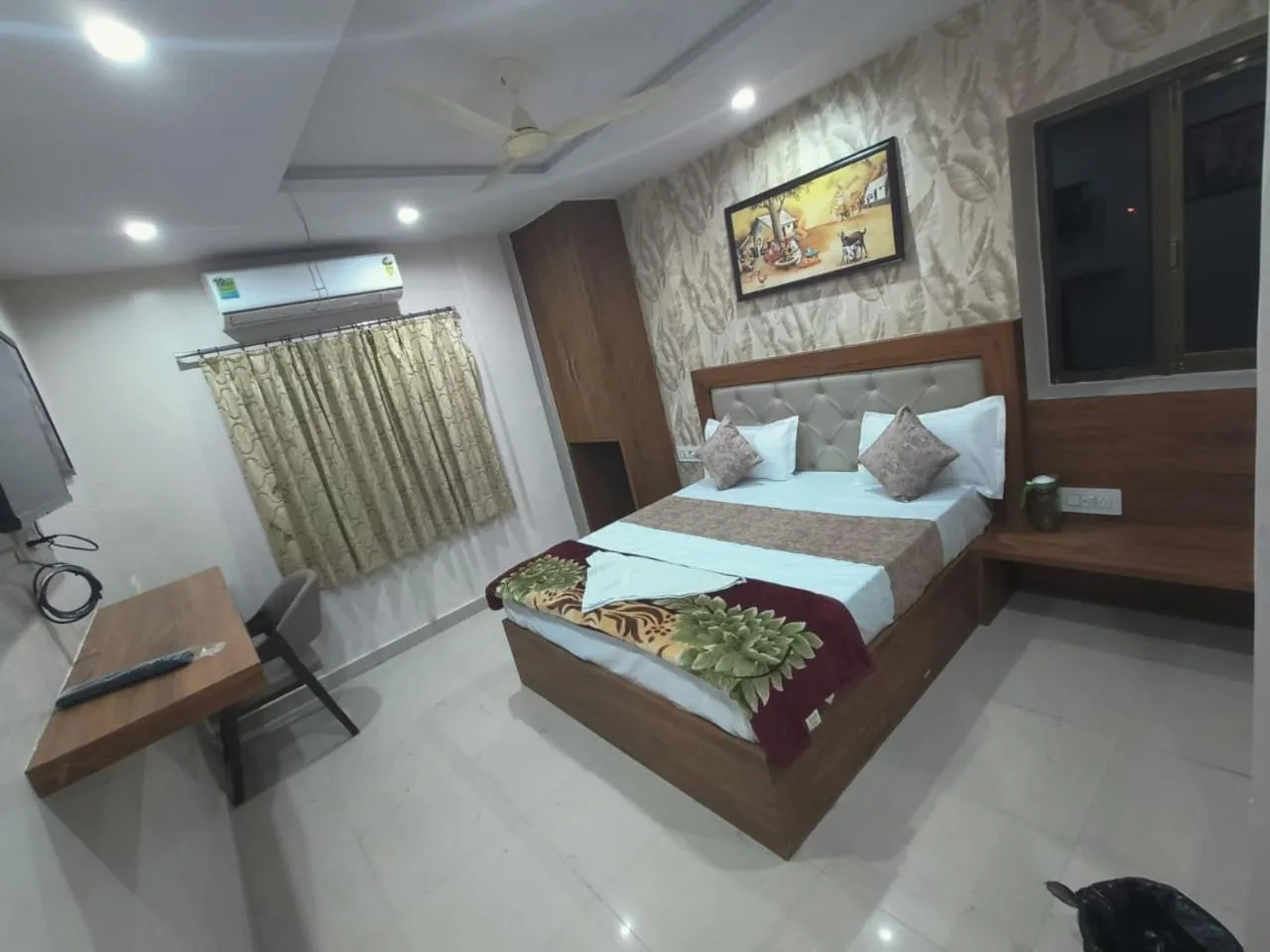 Bed in Hotel Siddhi Vinayak