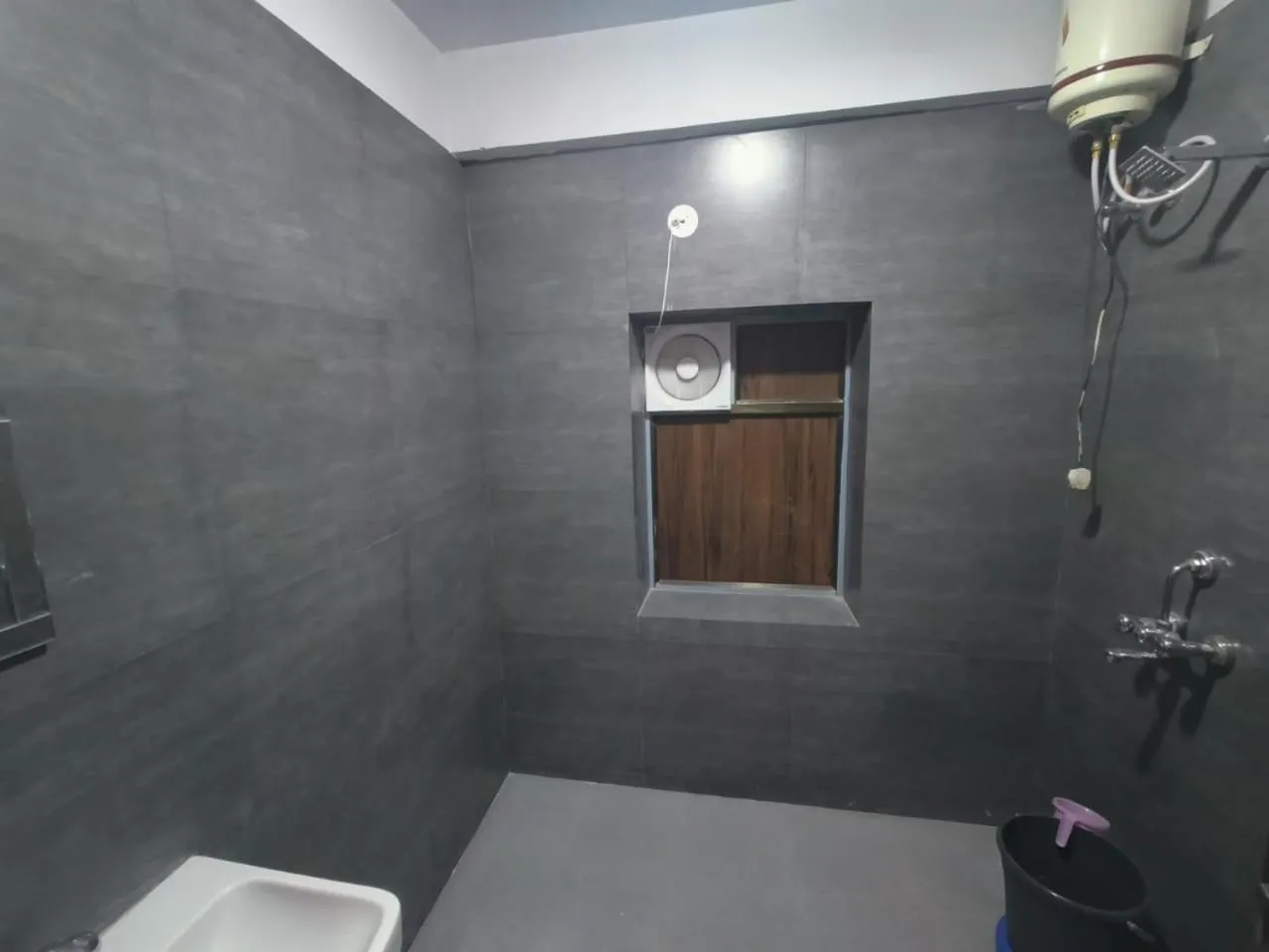 Shower in Hotel Siddhi Vinayak