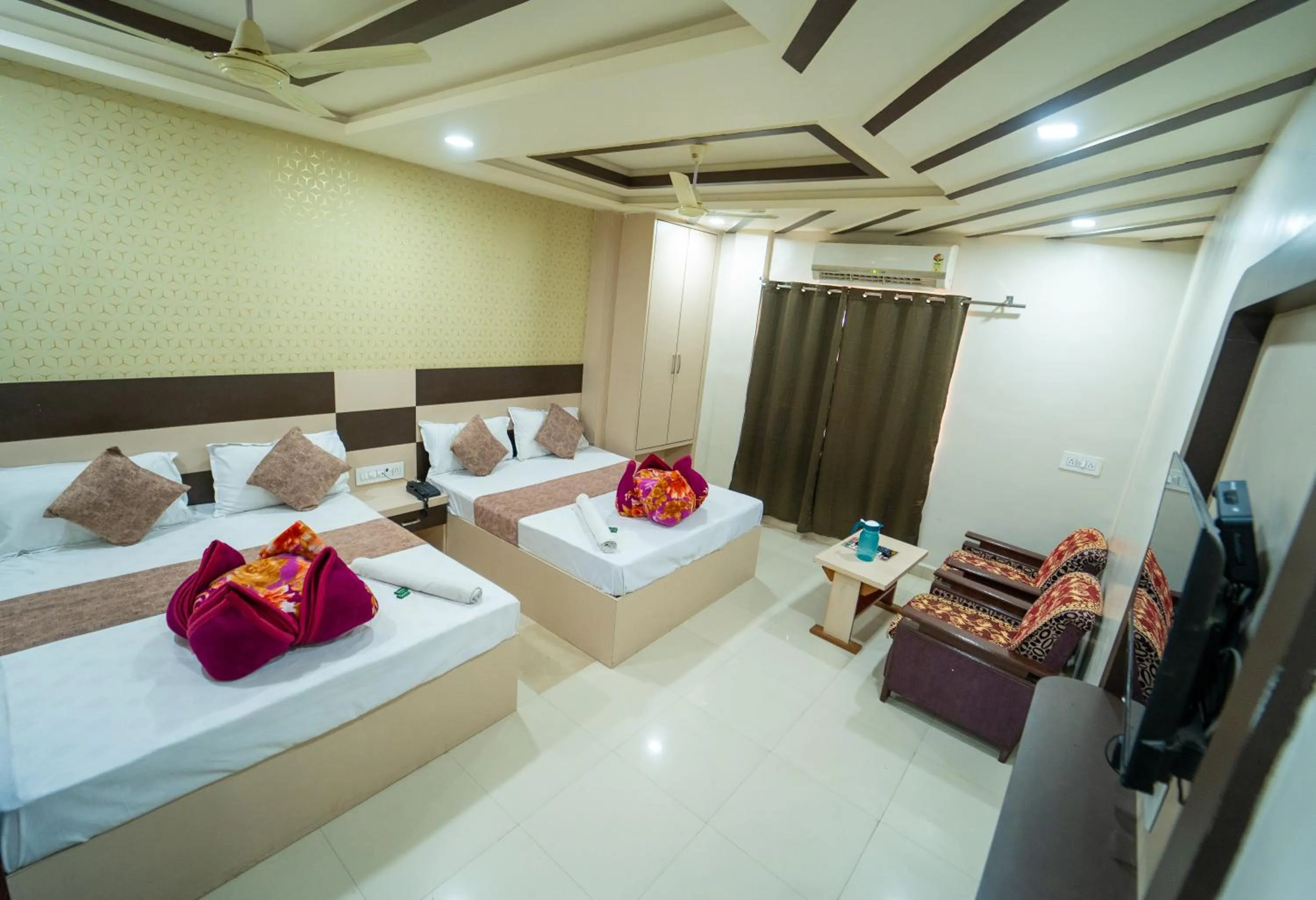Bed in Hotel Siddhi Vinayak