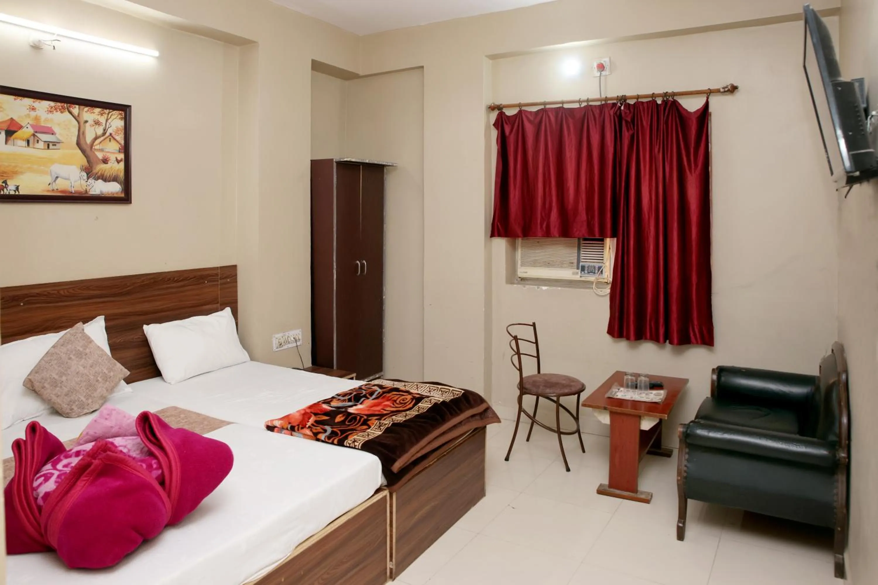 TV and multimedia, Bed in Hotel Siddhi Vinayak