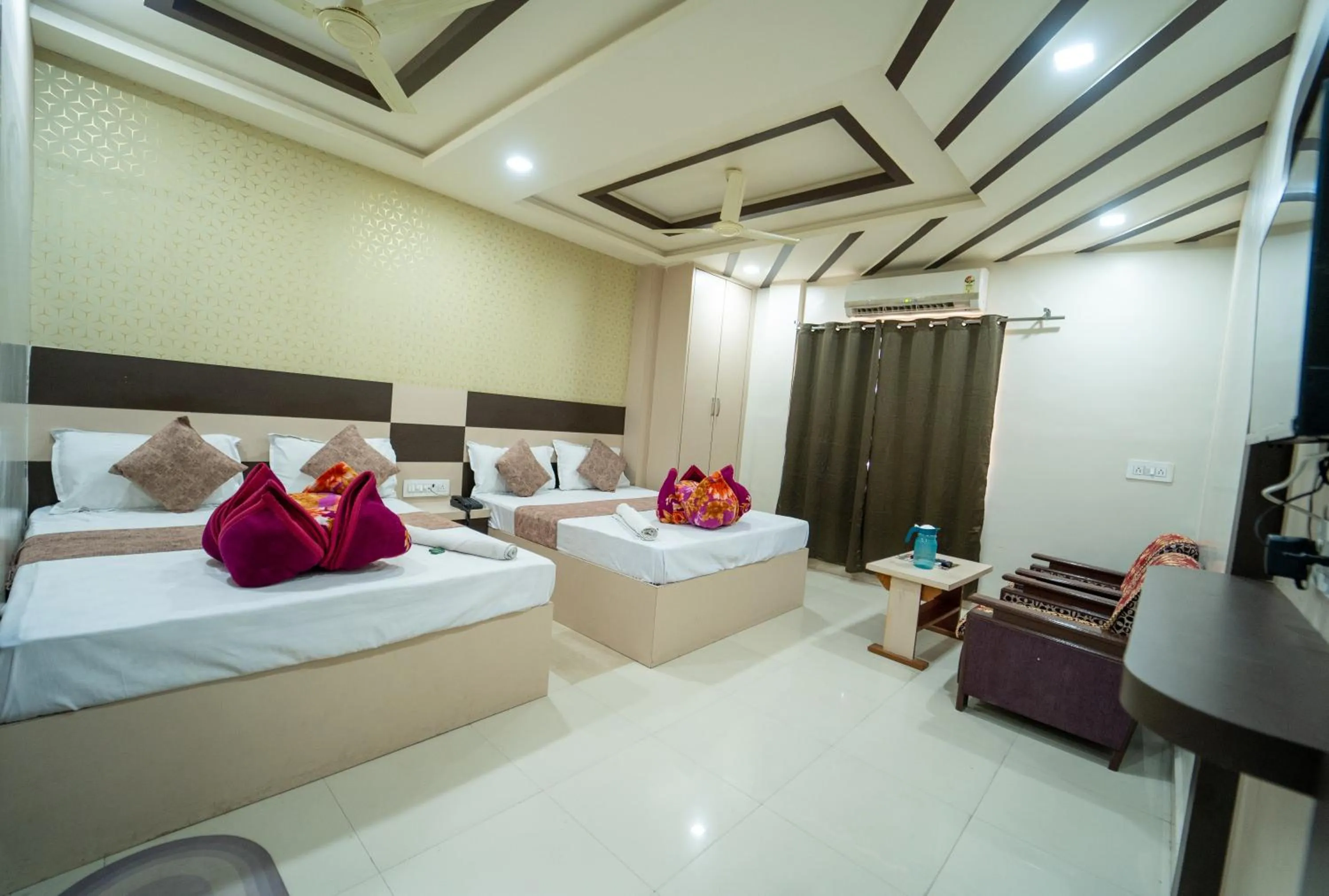 Bed in Hotel Siddhi Vinayak