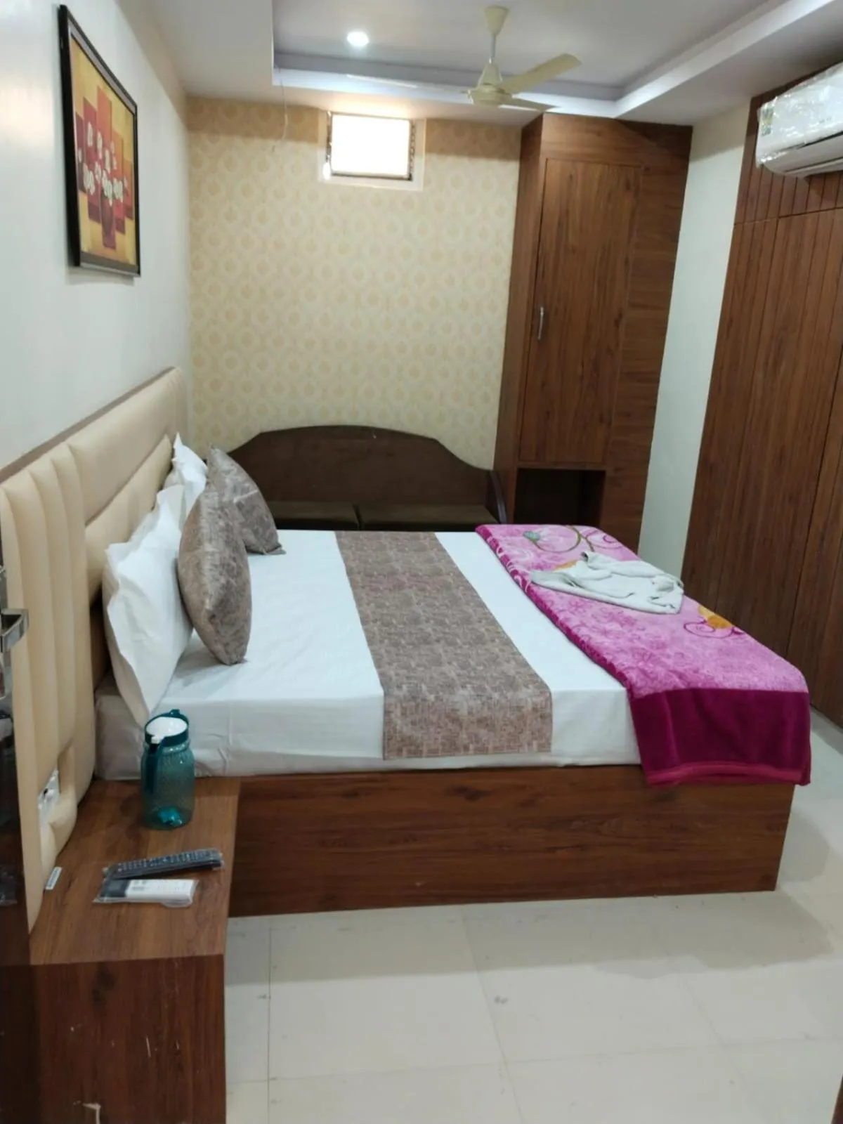 Bed in Hotel Siddhi Vinayak