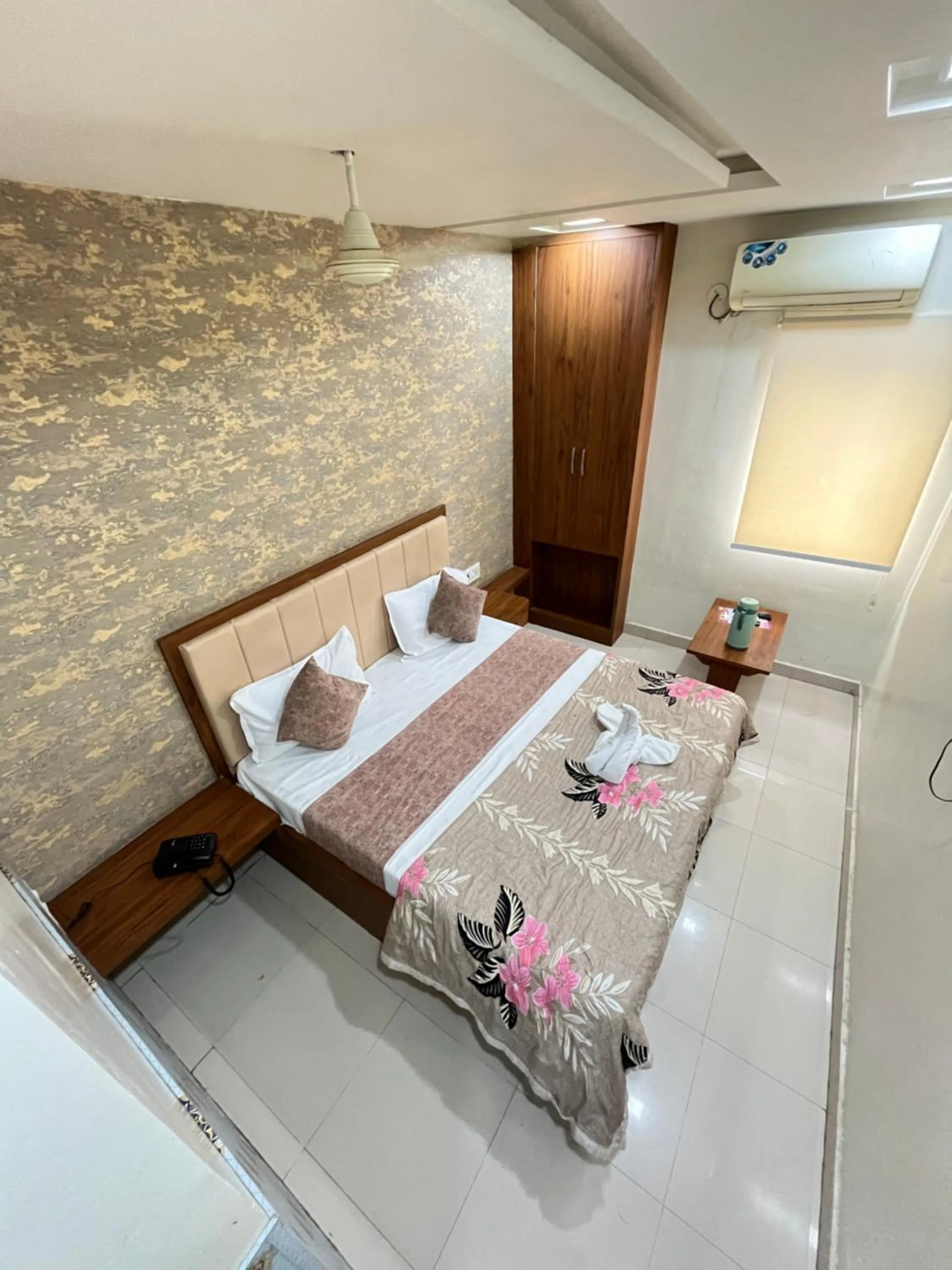 Bed in Hotel Siddhi Vinayak