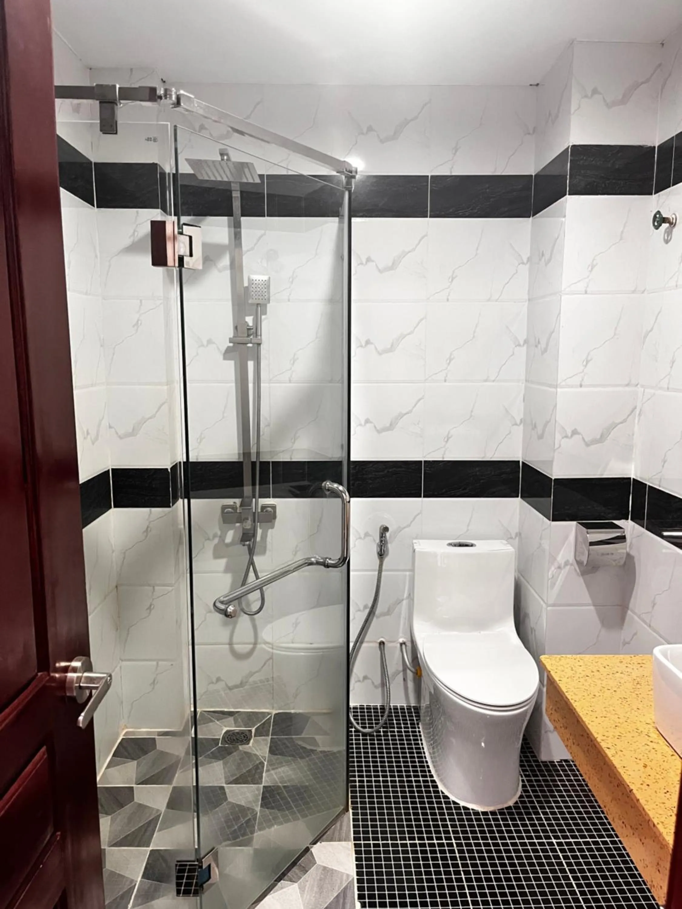 Bathroom in Kampot Sunny Hotel