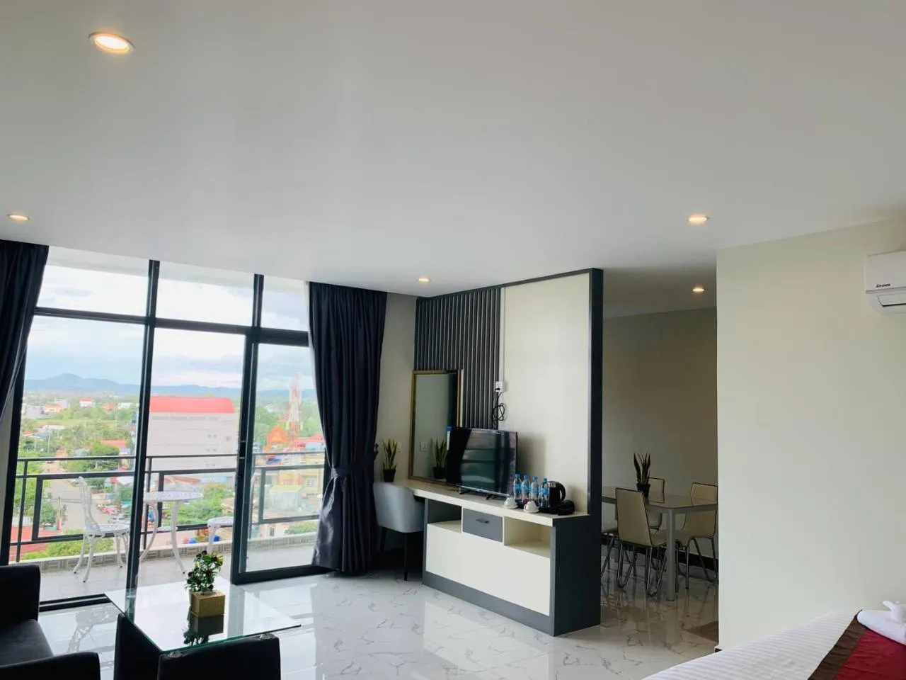 Communal lounge/ TV room in Kampot Sunny Hotel