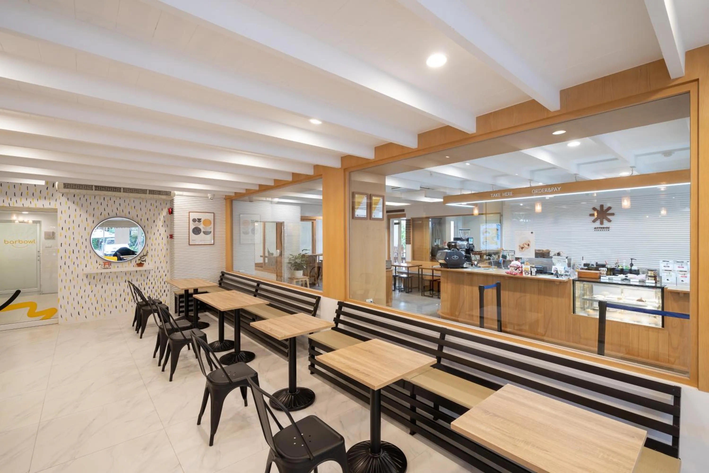 Restaurant/places to eat in Bedline Hotel - SHA Certified