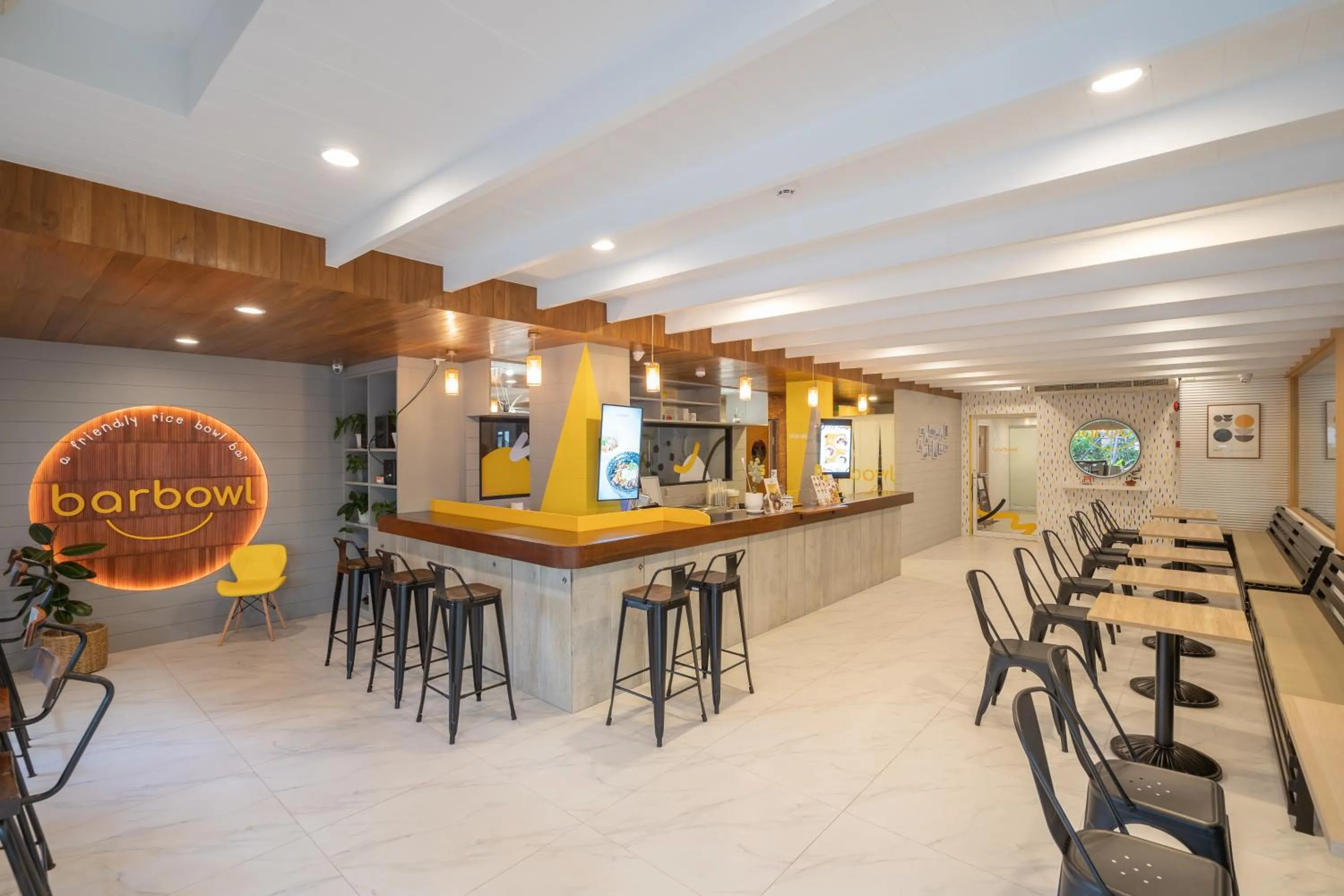 Restaurant/places to eat in Bedline Hotel - SHA Certified