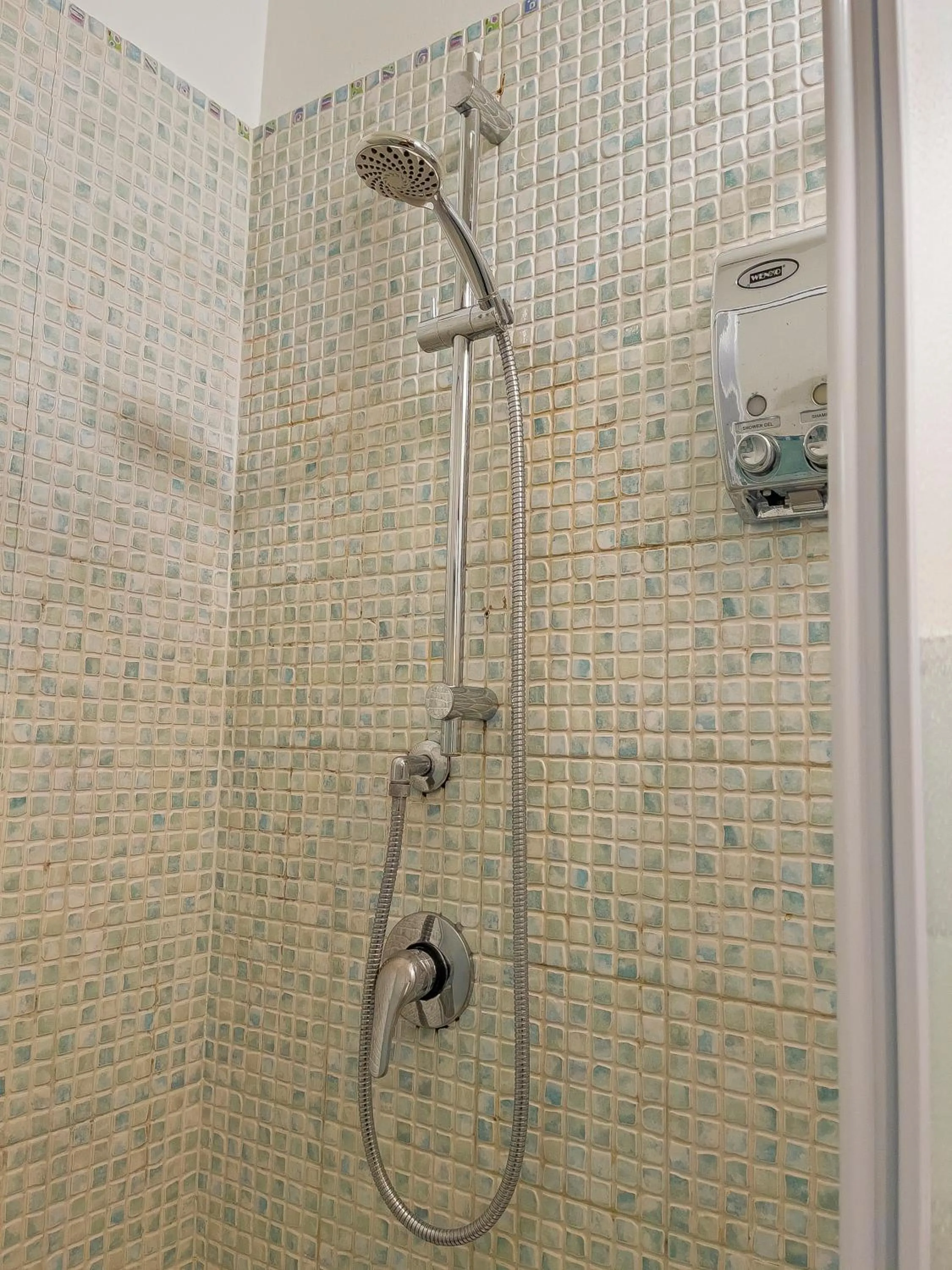 Bathroom in Gregorio's Rooms