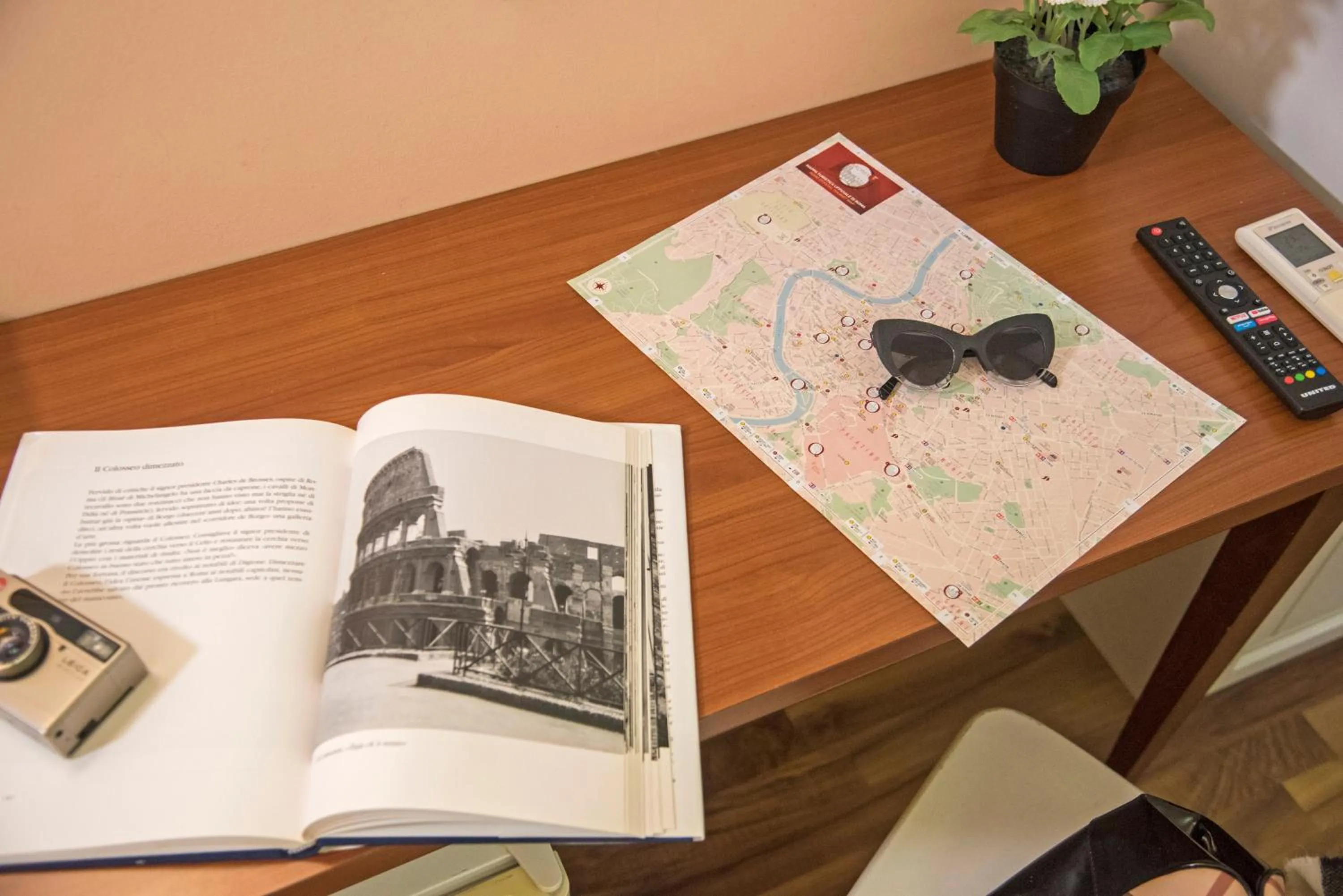 Bedroom in Gregorio's Rooms