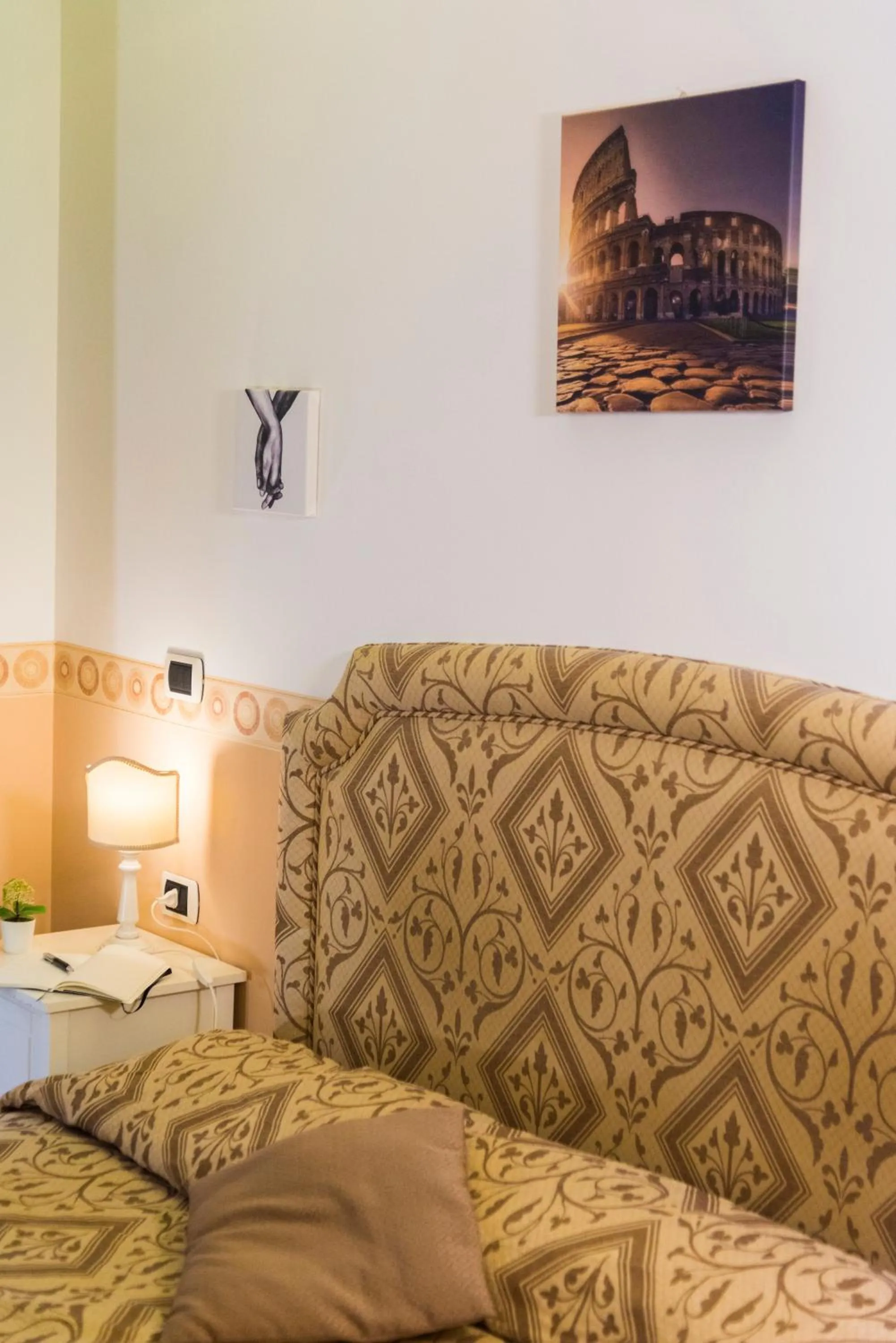 Bed in Gregorio's Rooms