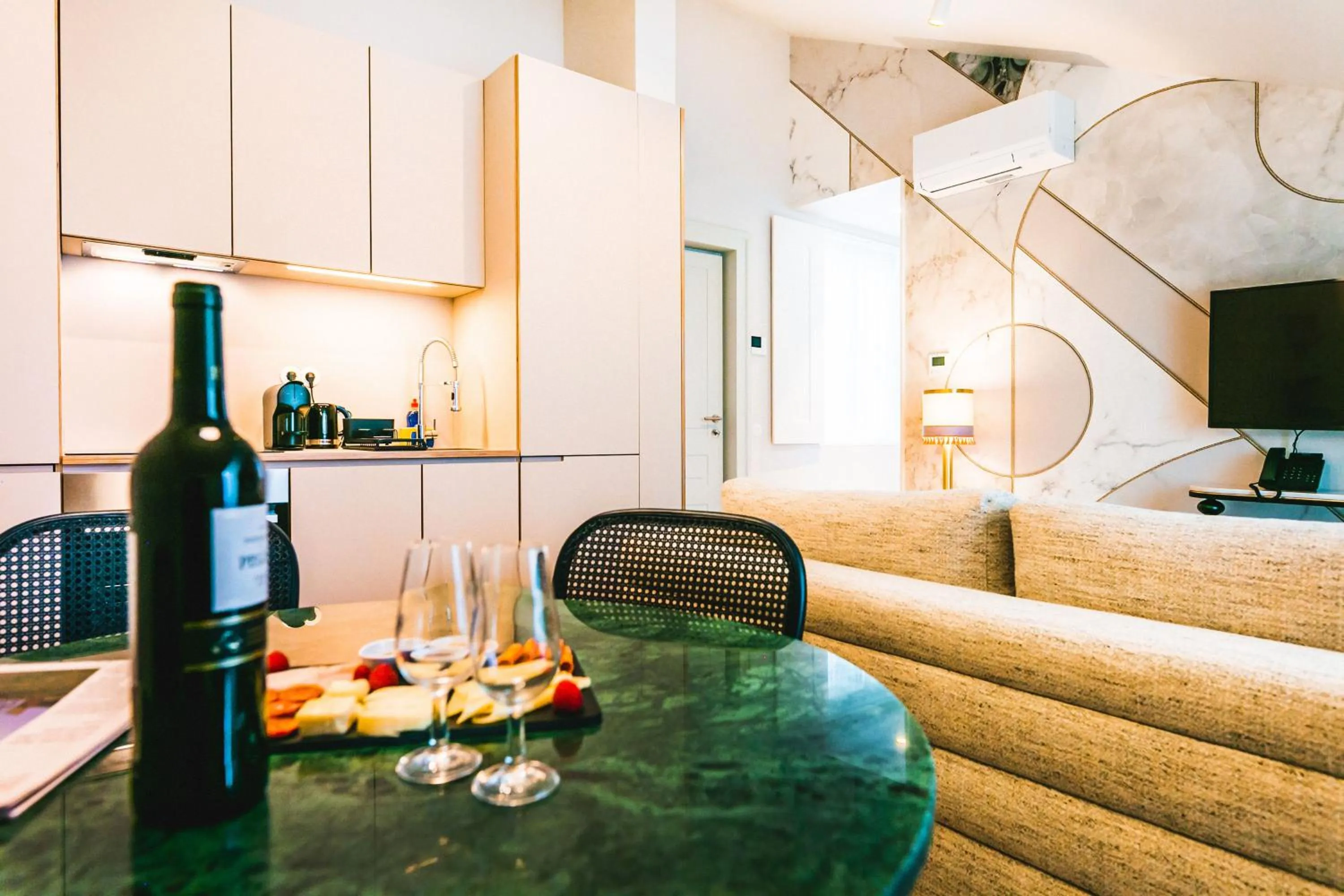 Drinks in The Lift Apartments by RIDAN Hotels