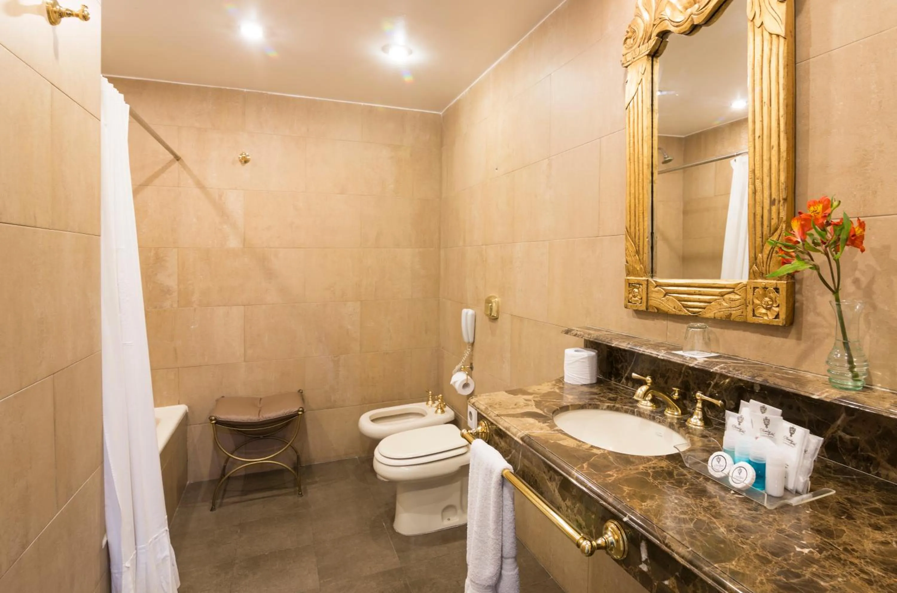 Bathroom in Claridge Hotel