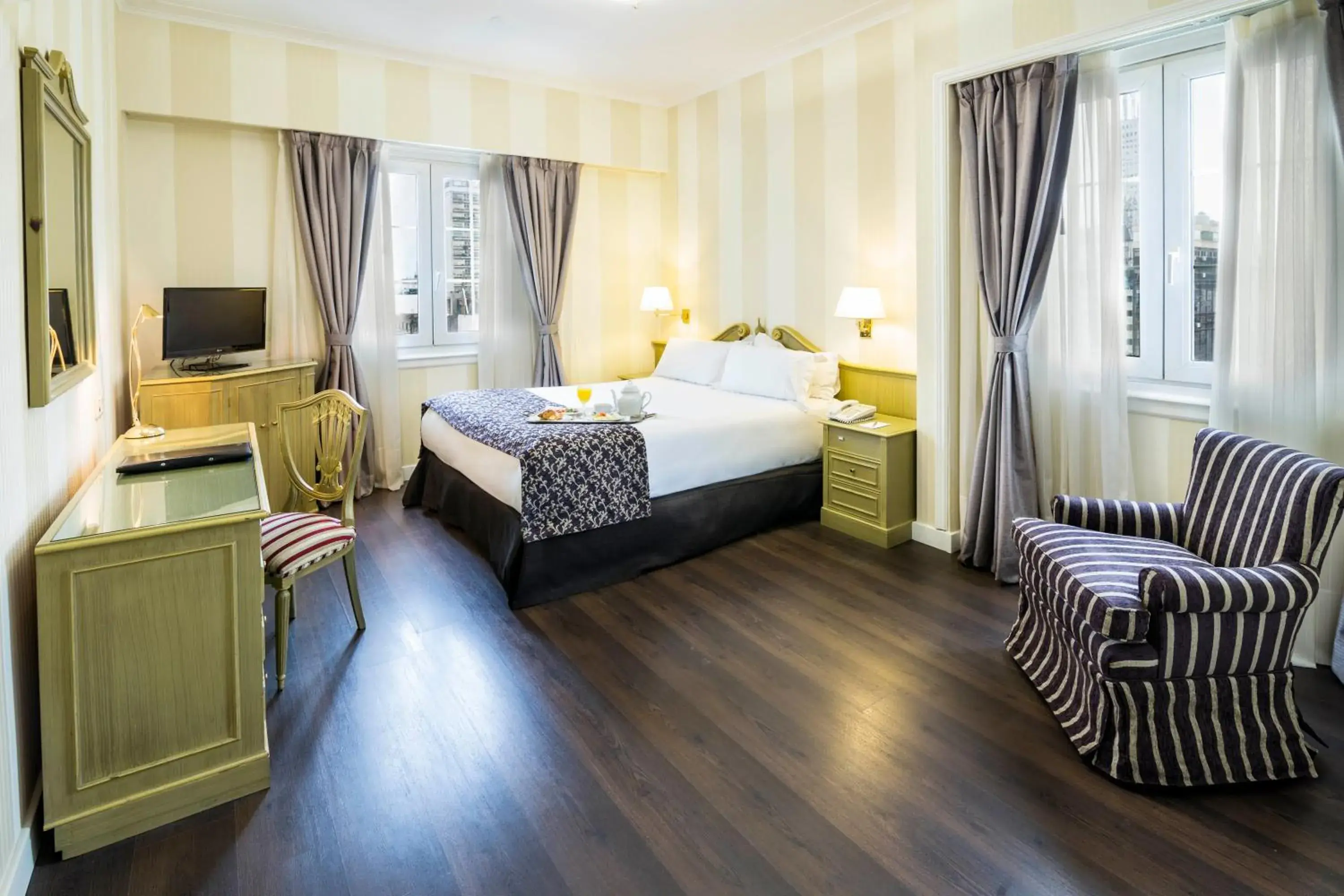 Superior Double Room in Claridge Hotel Superior Double Room in Claridge Hotel