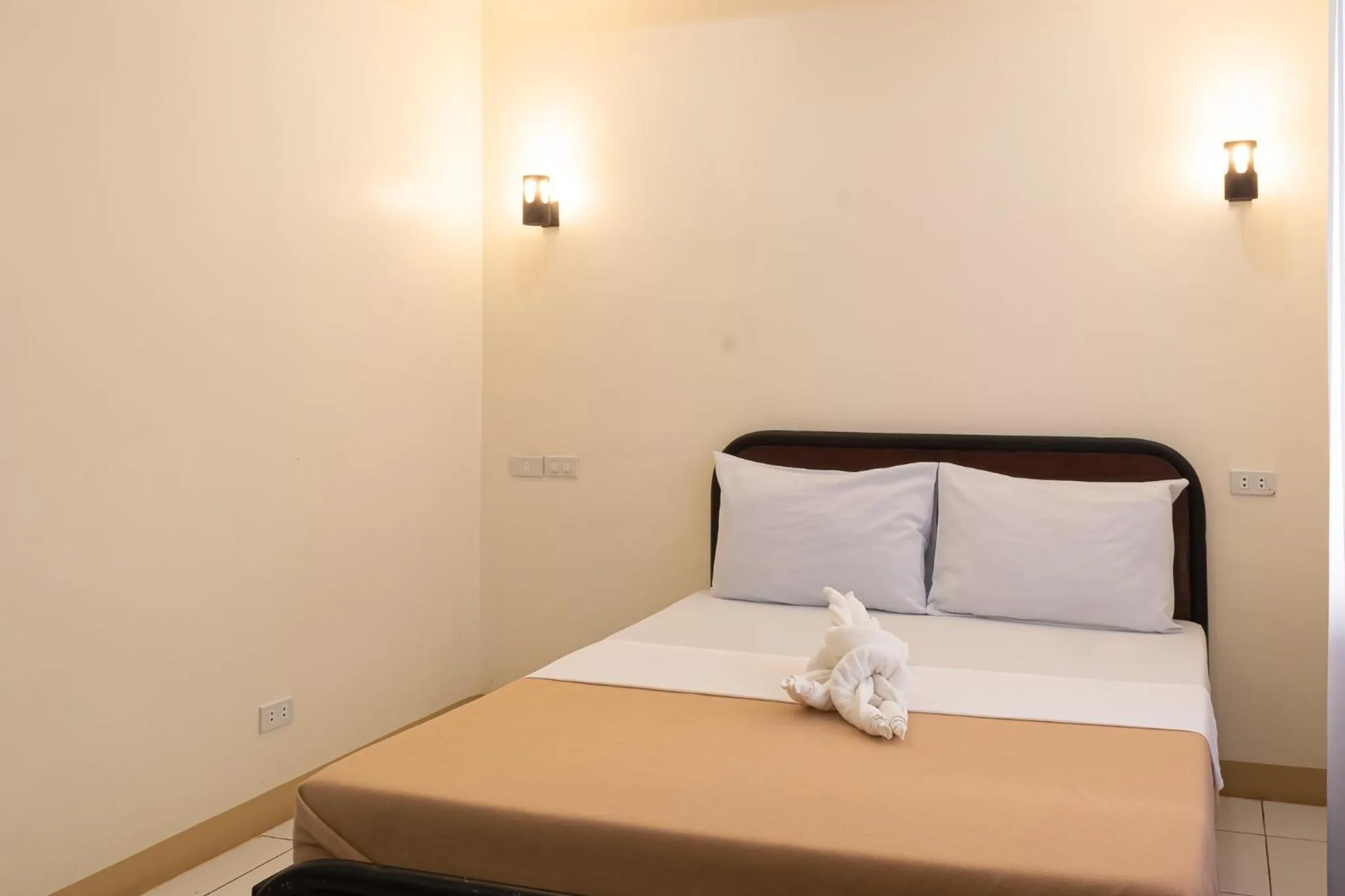 Bed in Almira Diving Resort- Panglao