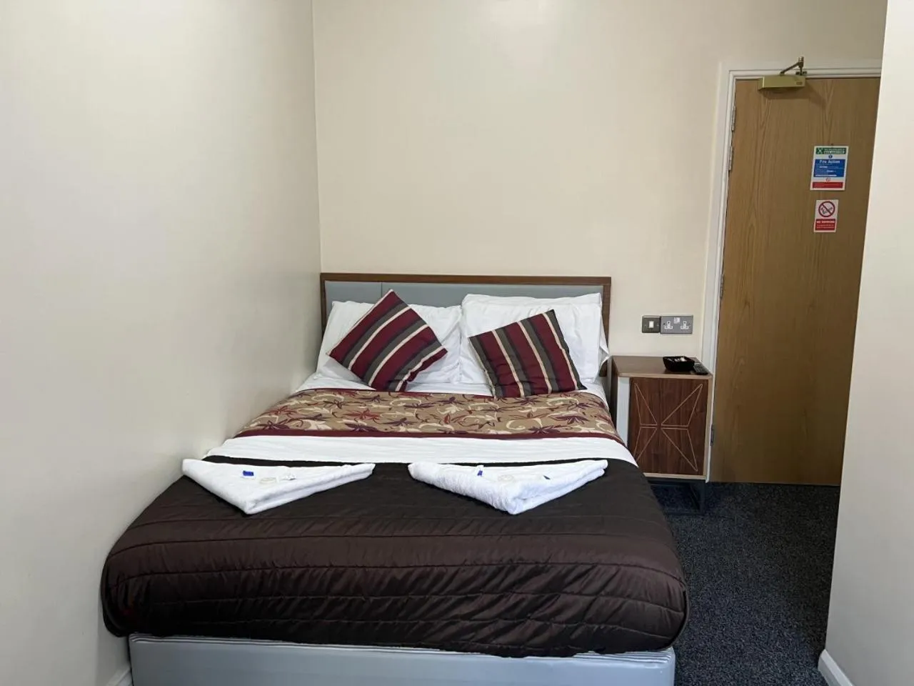 Property logo or sign, Bed in The Roadhouse