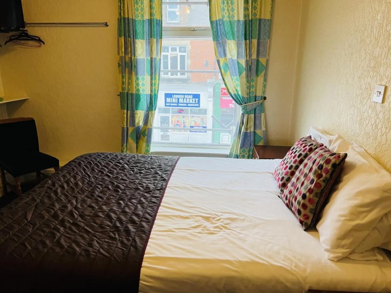 Other, Bed in The Roadhouse