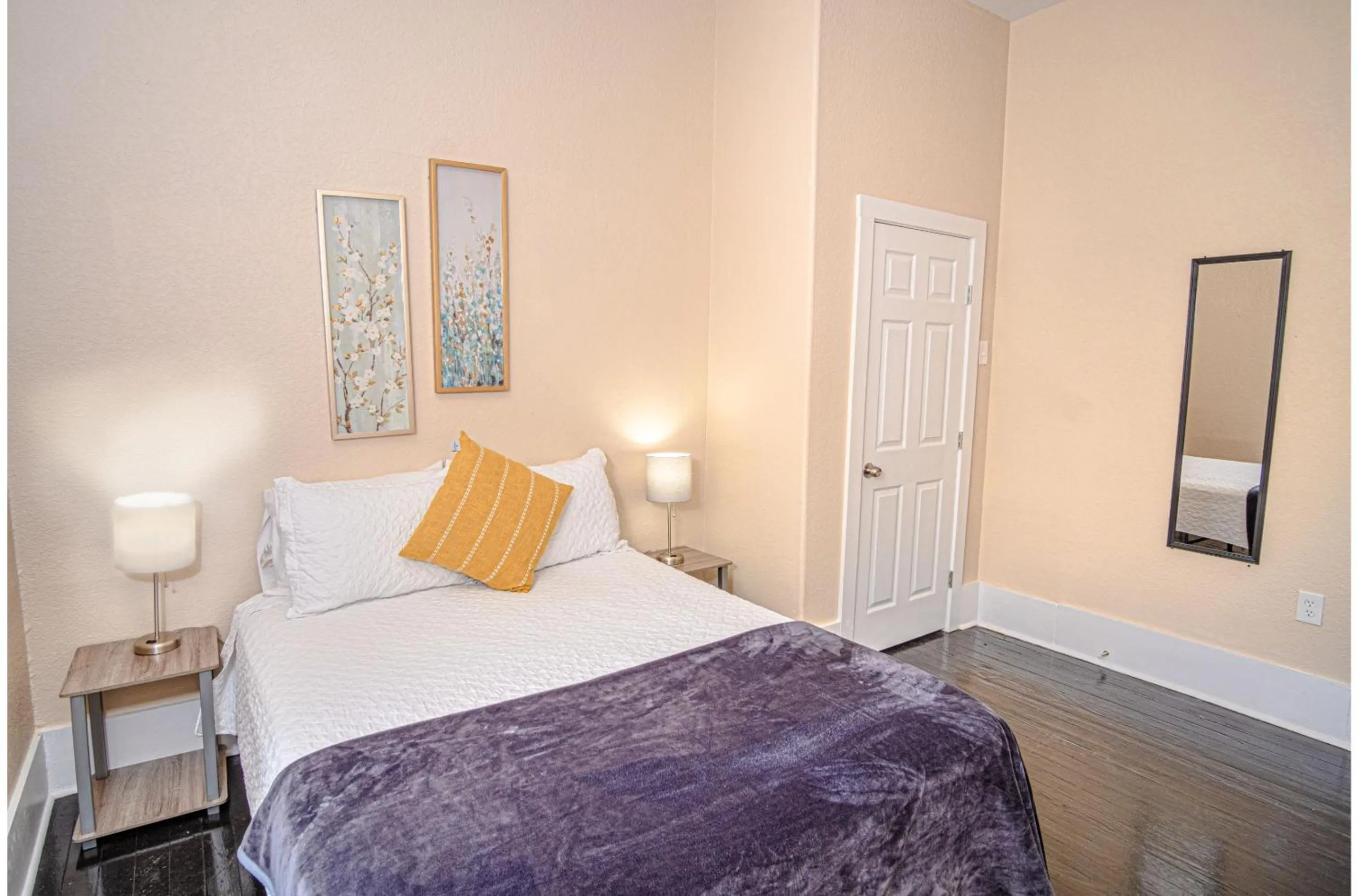 Bed in 3 BR1 BA Remodeled Home Near Downtown