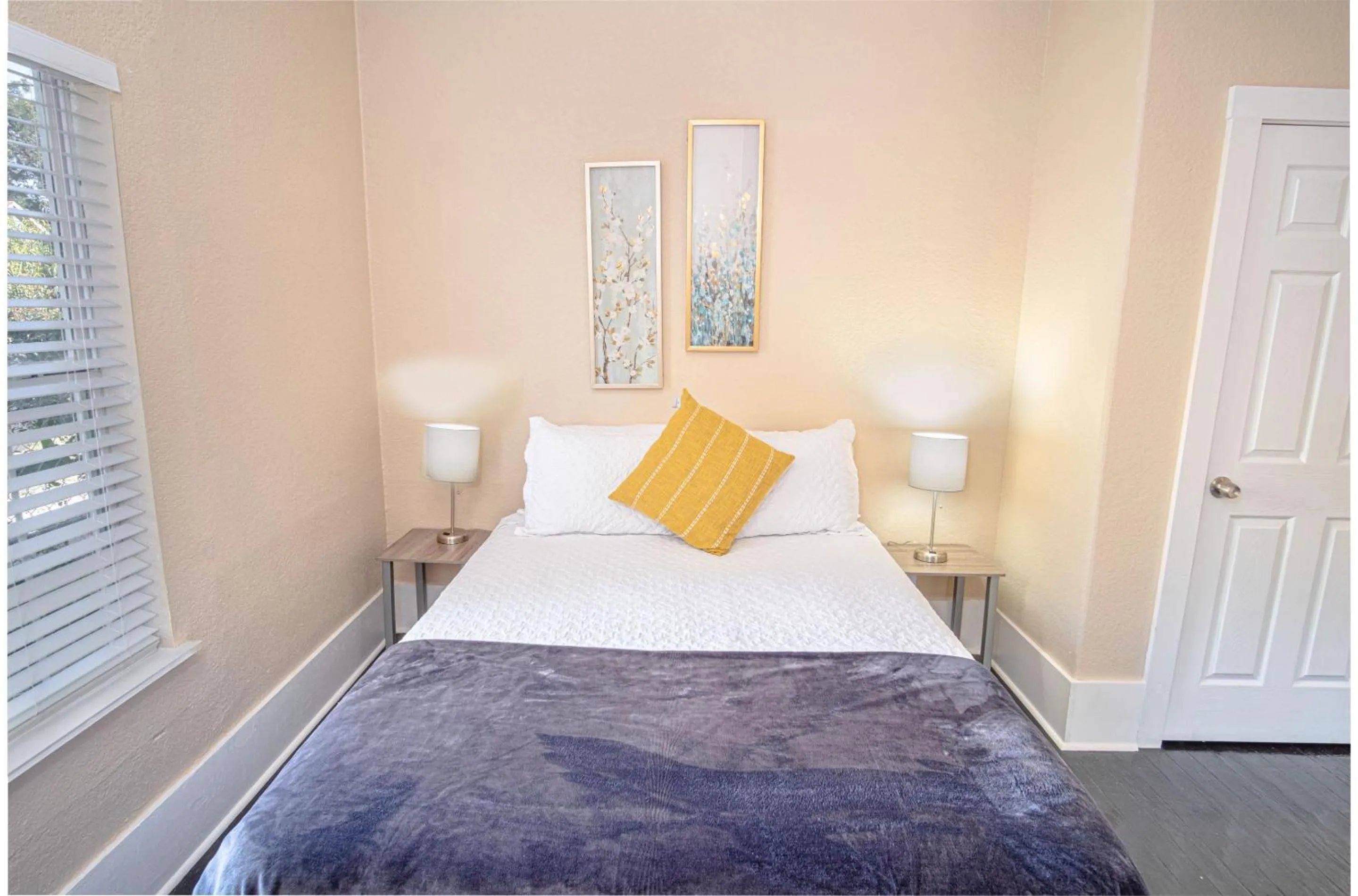 Bed in 3 BR1 BA Remodeled Home Near Downtown