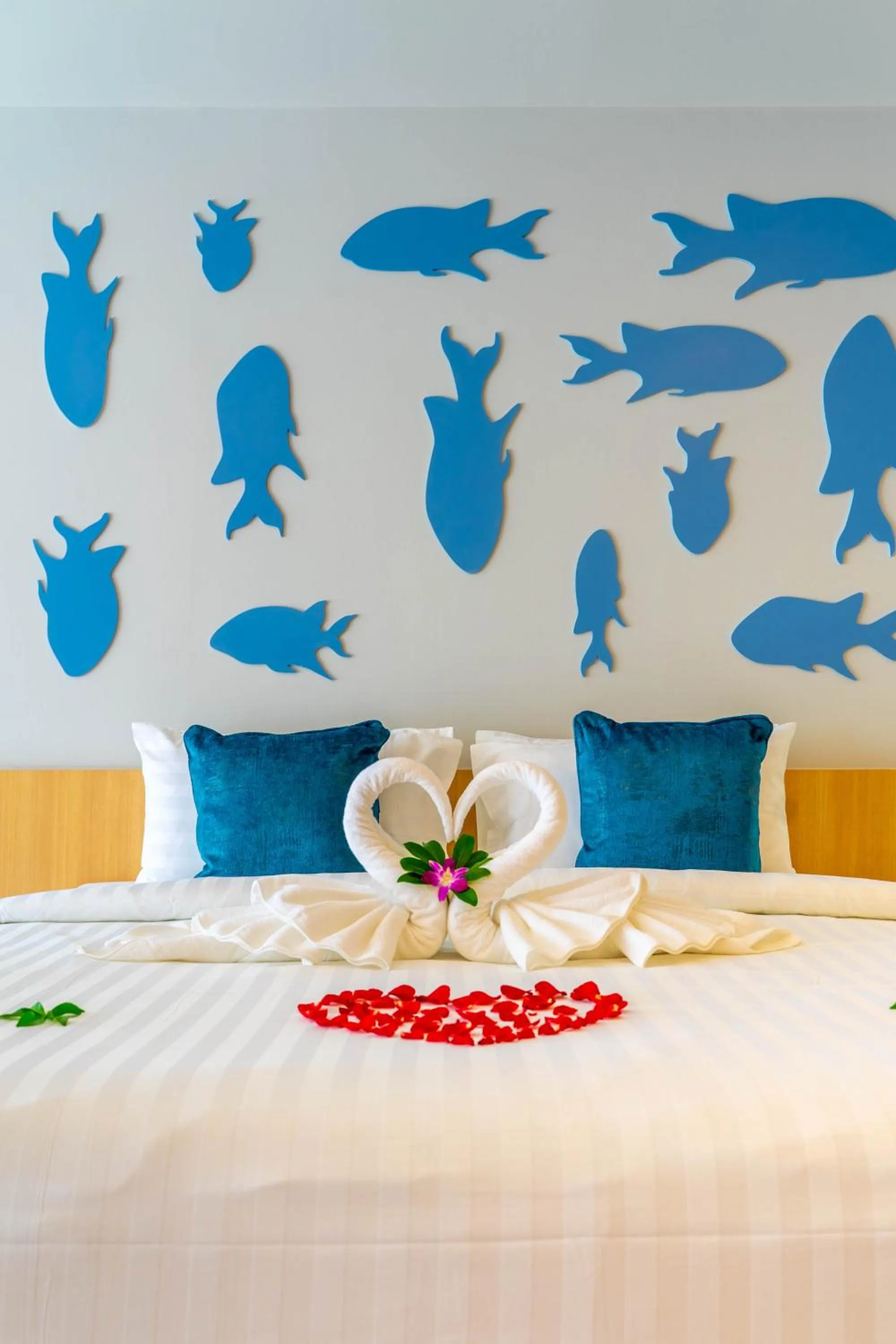 Bed in Golden Paradise Hotel - SHA PLUS