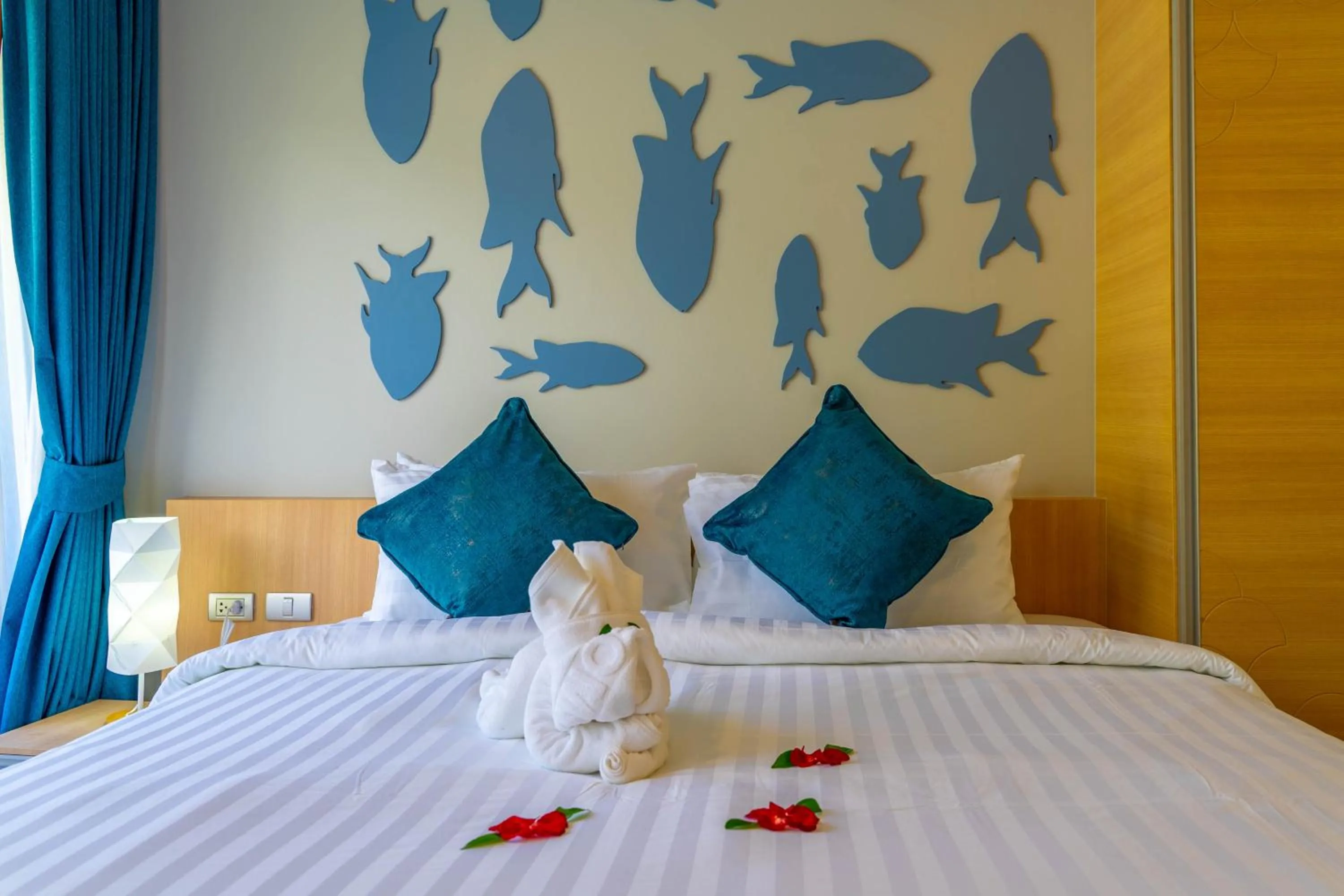 Bed in Golden Paradise Hotel - SHA PLUS