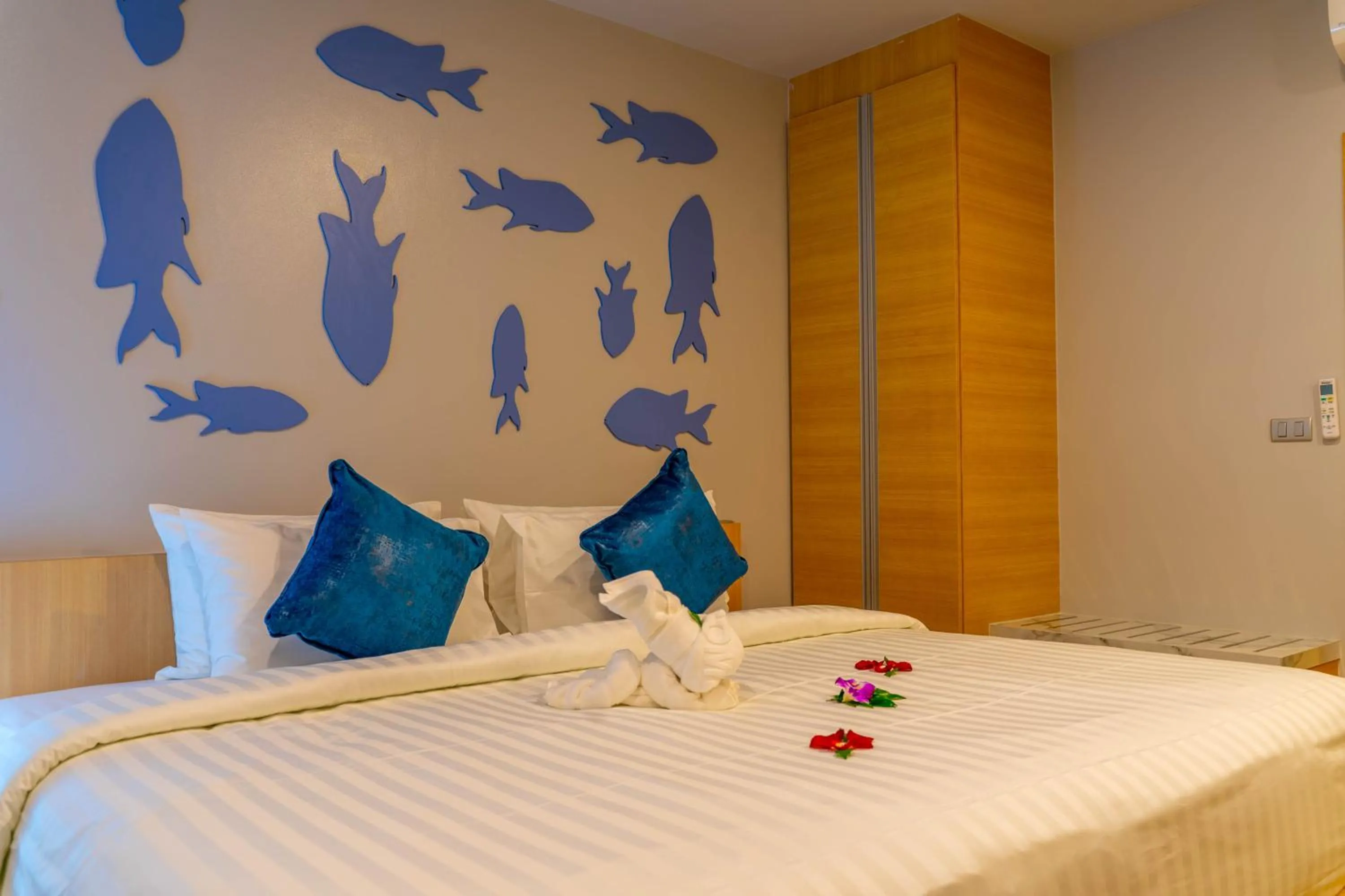 Bed in Golden Paradise Hotel - SHA PLUS