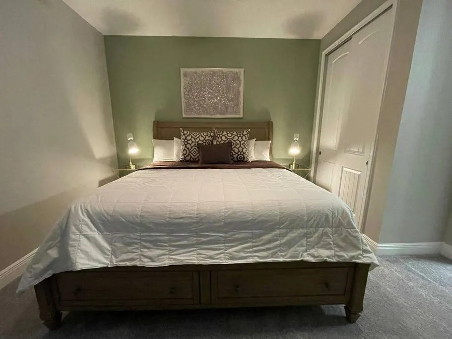 Bed in Spectacular 12-Bed Mansion with game room