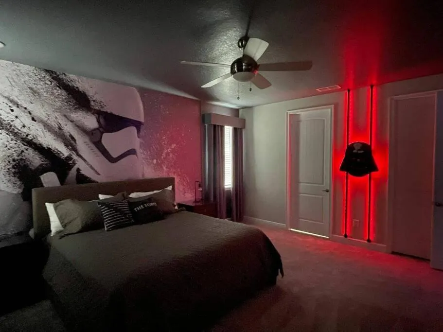 Bed in Spectacular 12-Bed Mansion with game room