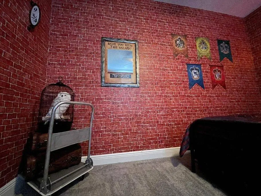 Bed in Spectacular 12-Bed Mansion with game room